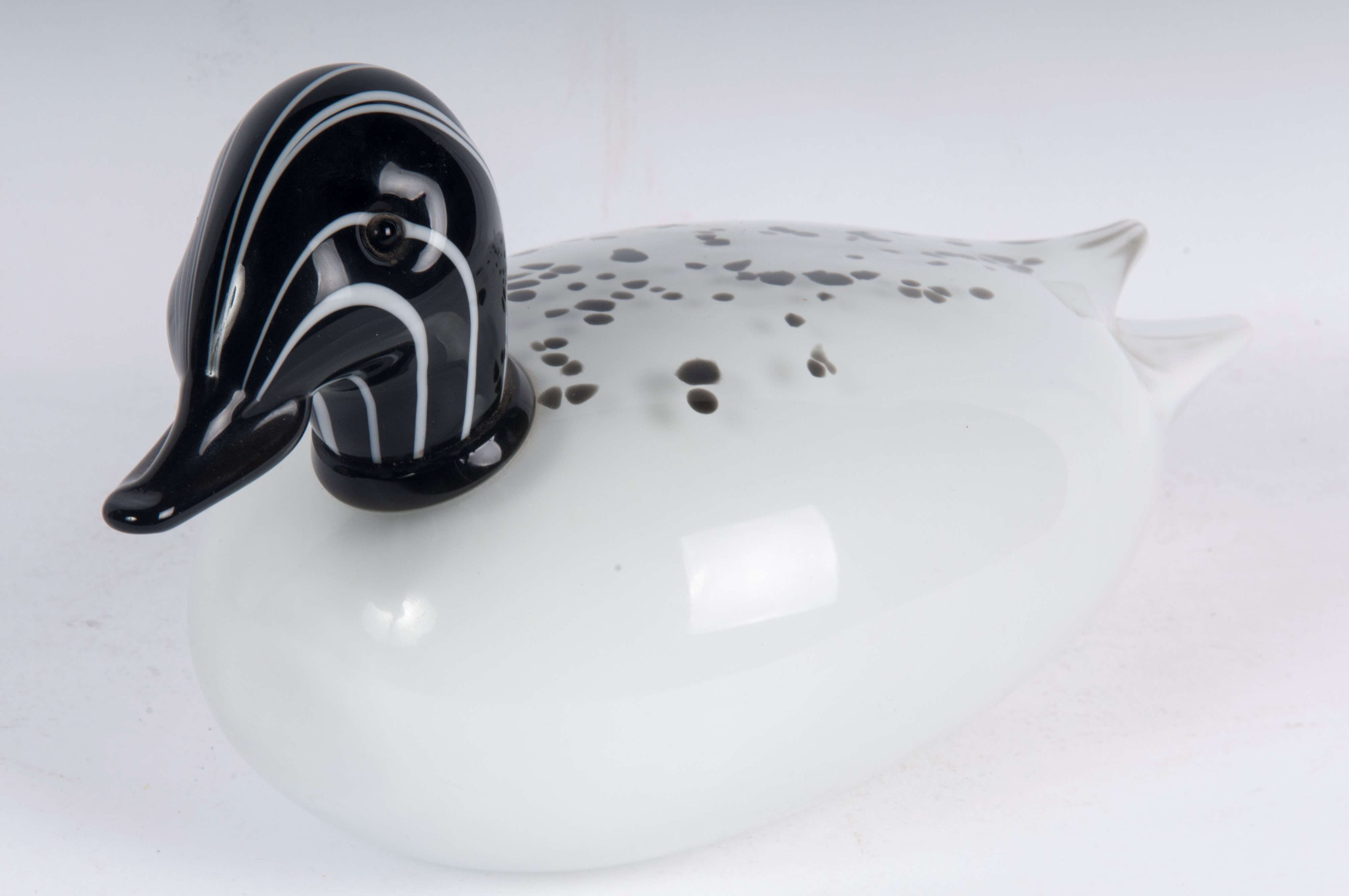 Murano, Anatra in vetro bianco e nero, 1987