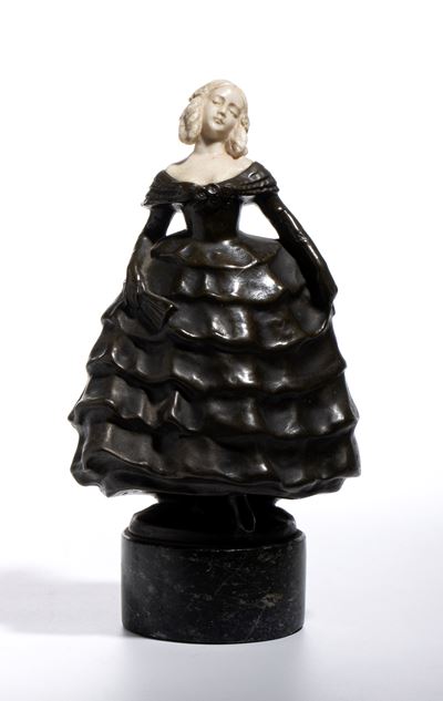Scultura in bronzo e avorio, figura femminile in stile Belle Époque