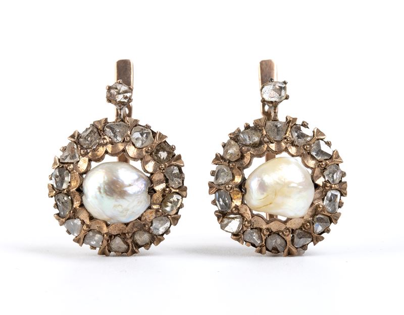 Orecchini, oro con perle scaramazze e diamanti, fine XIX secolo