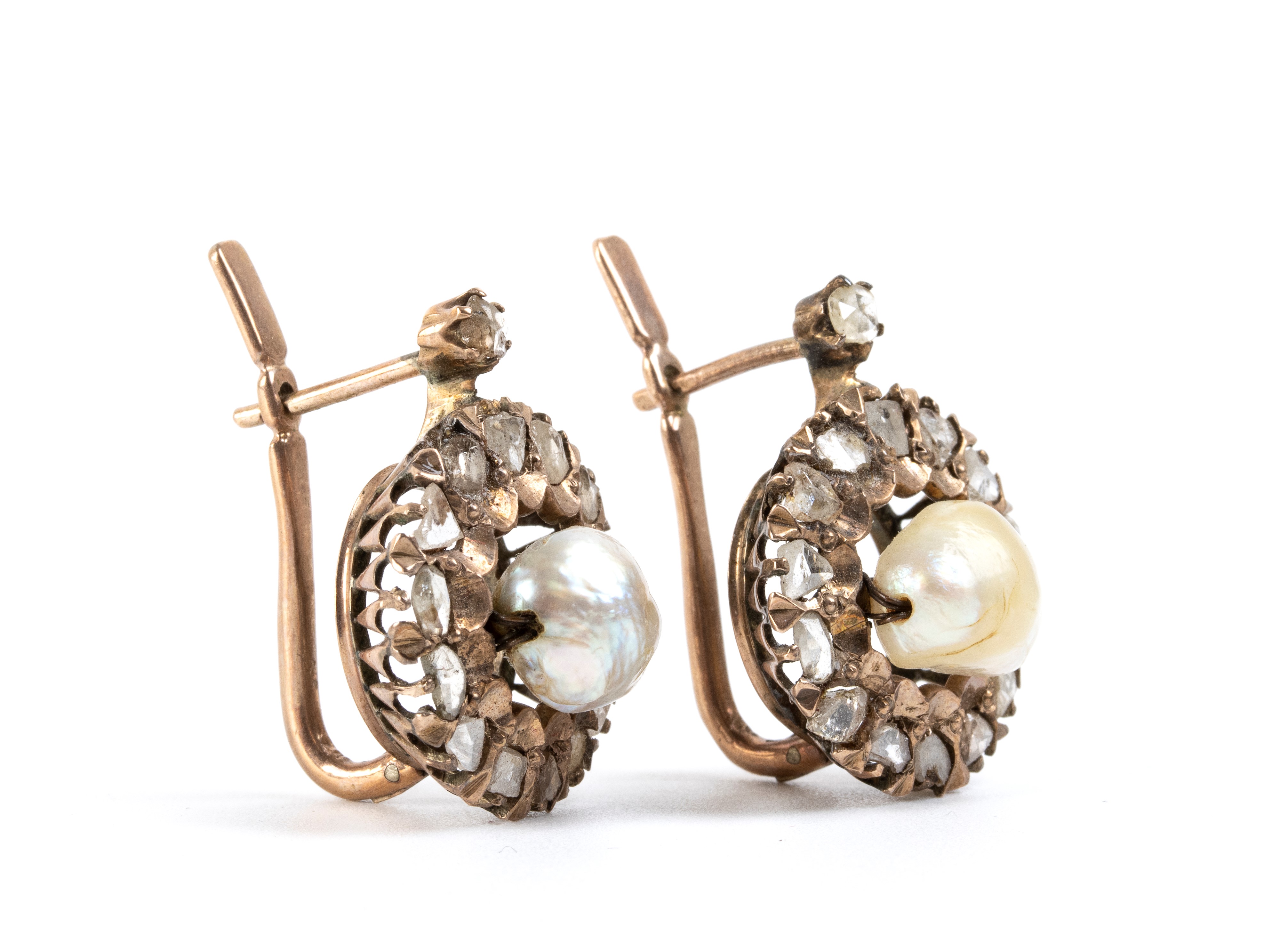 Orecchini, oro con perle scaramazze e diamanti, fine XIX secolo