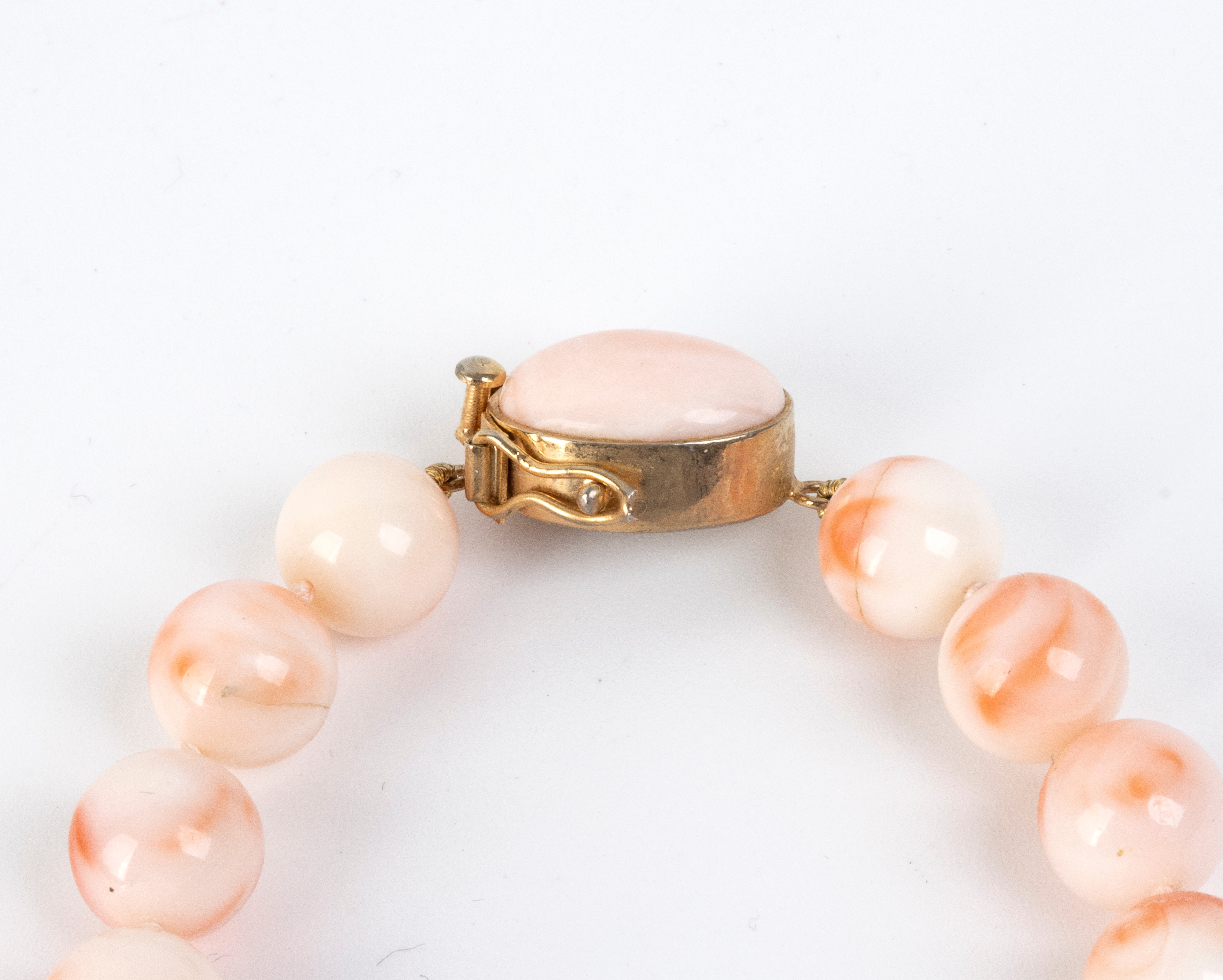 Collana a filo di sfere di corallo Deep Sea (Corallium Spec. Novarum), chiusura in oro giallo