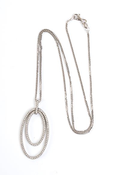 Girocollo in oro bianco 18k con pendente geometrico e diamanti
