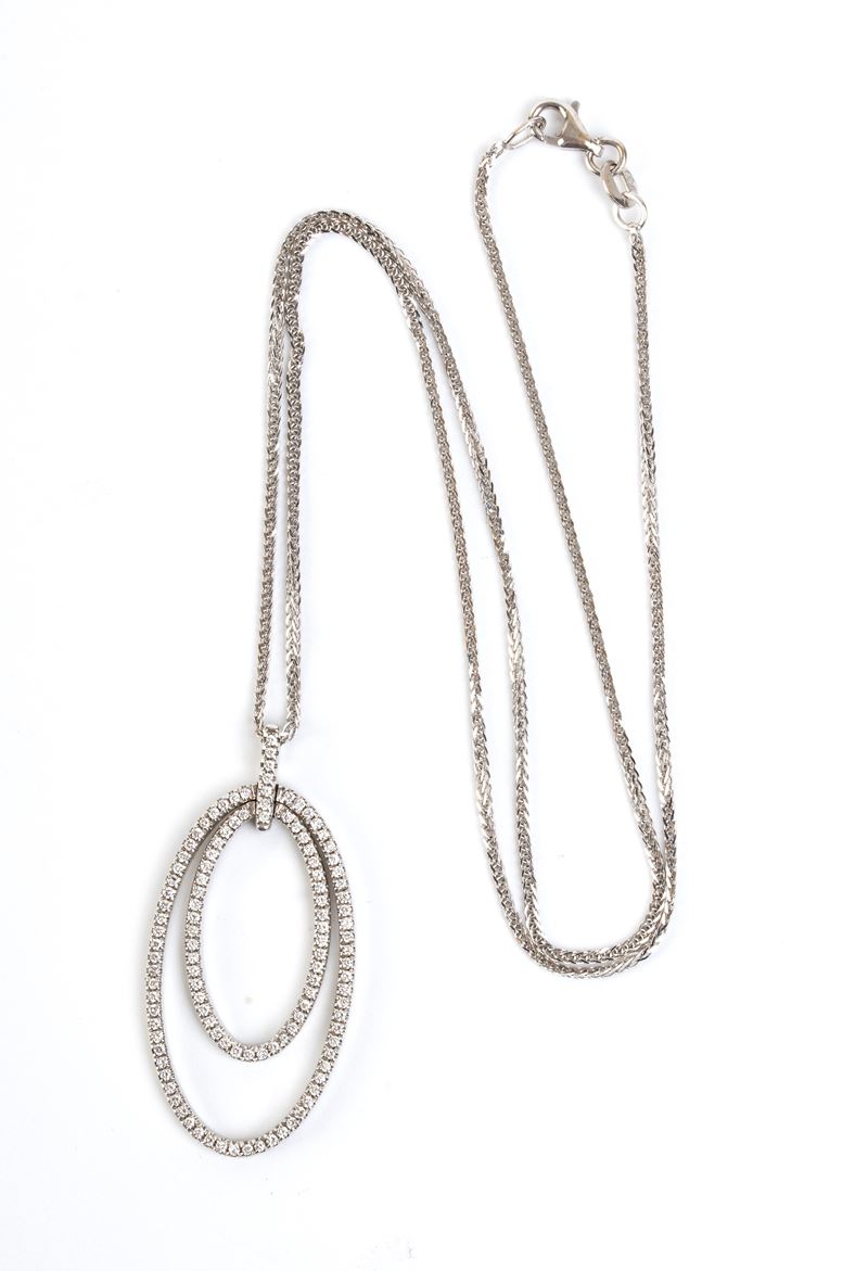 Girocollo in oro bianco 18k con pendente geometrico e diamanti