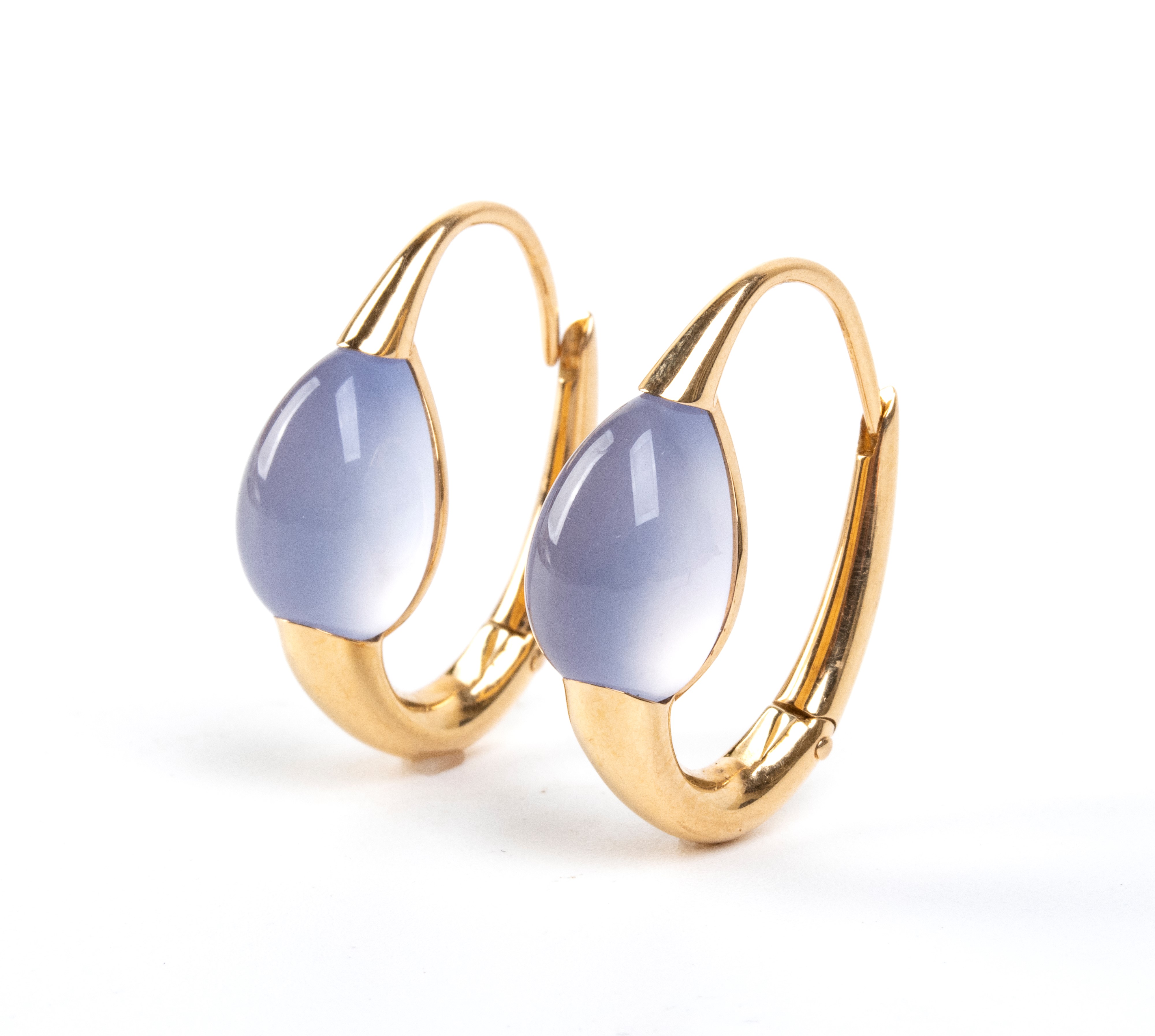 Mattioli - Paio di orecchini in oro giallo 18k con cabochon di calcedonio