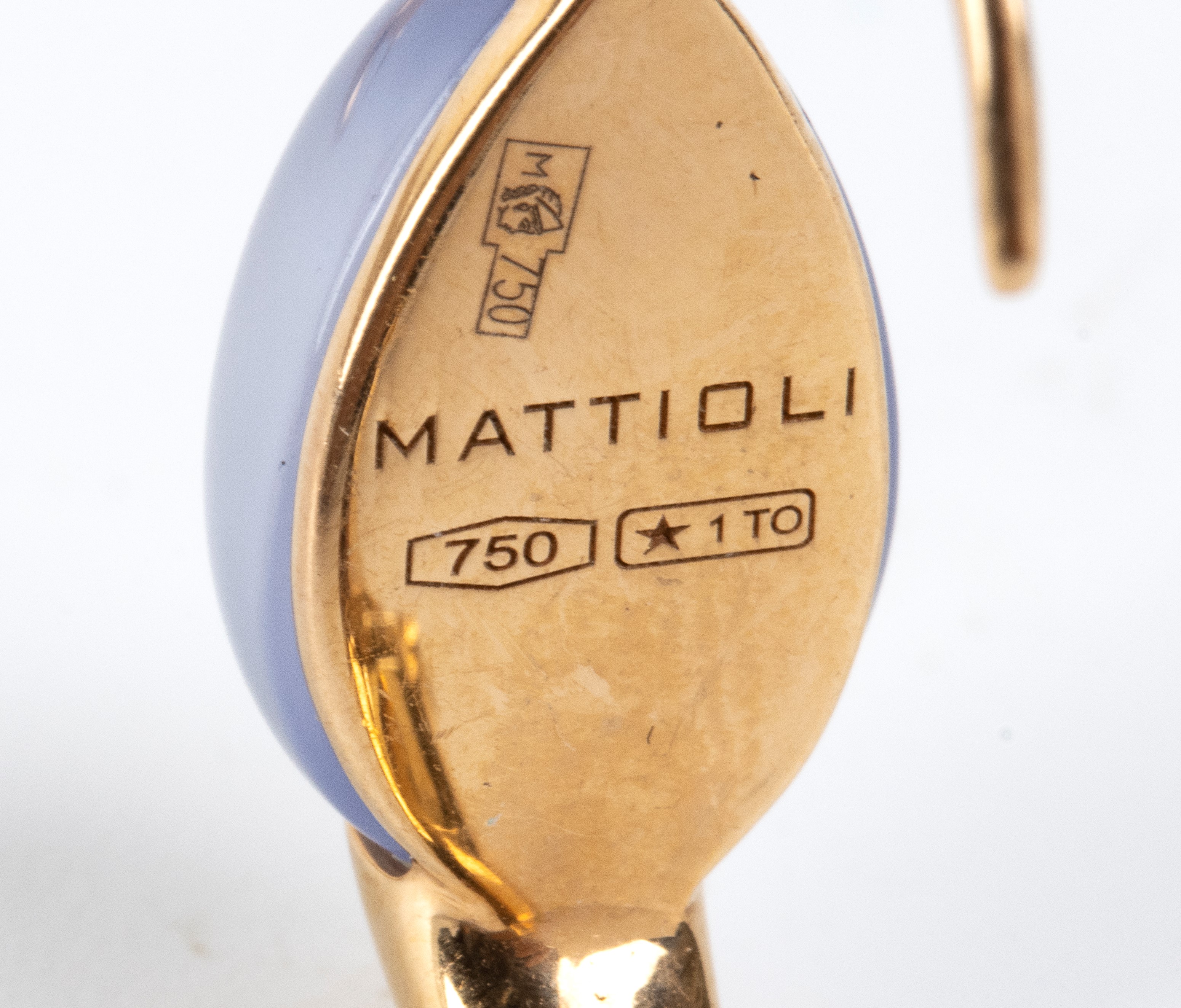 Mattioli - Paio di orecchini in oro giallo 18k con cabochon di calcedonio