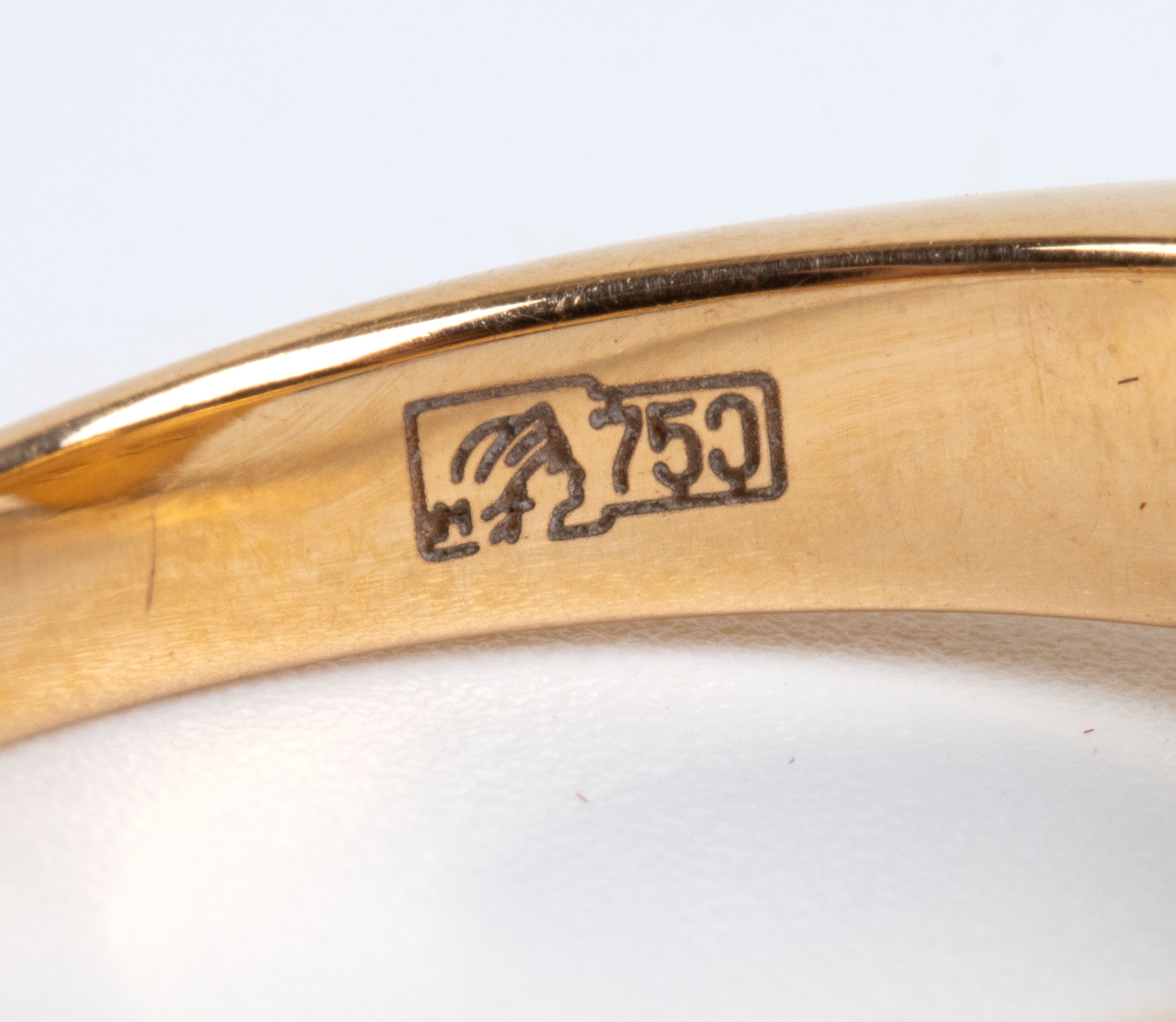 Mattioli - Anello in oro giallo 18k con calcedonio cabochon