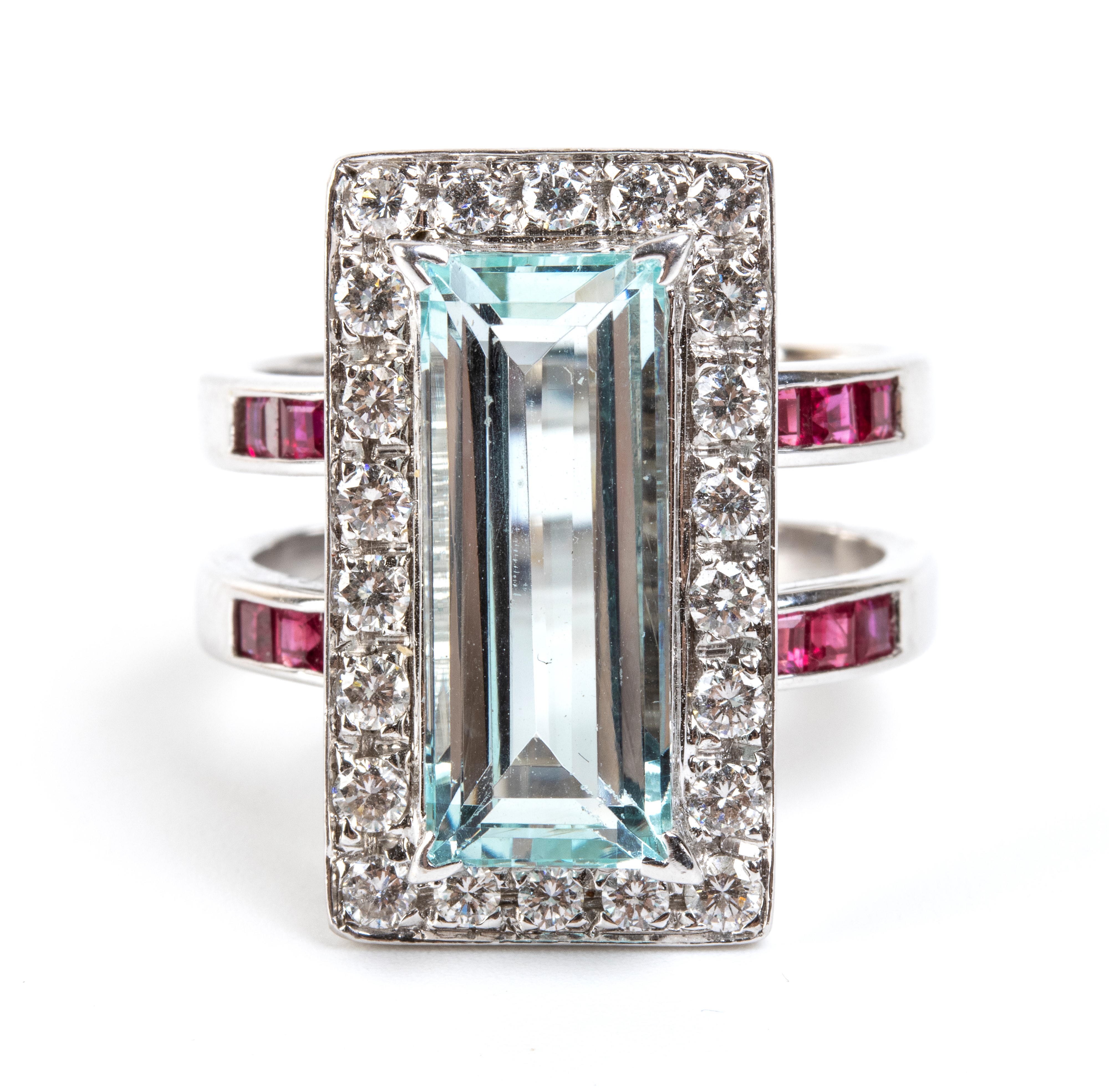 Anello geometrico con acquamarina, diamanti e rubini
