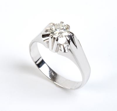Anello in oro bianco 18k con diamante taglio brillante