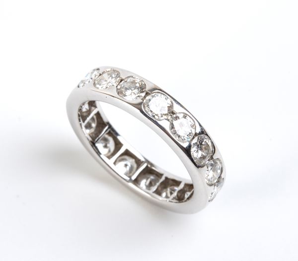 Anello veretta in oro bianco con diamanti