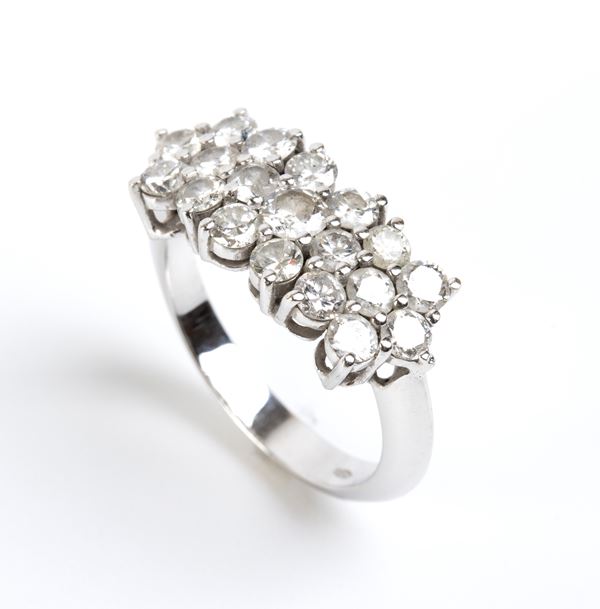 Anello in oro con diamanti