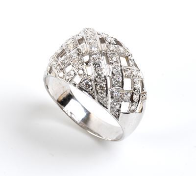 Anello in oro bianco con diamanti, motivo ad intreccio di nastri