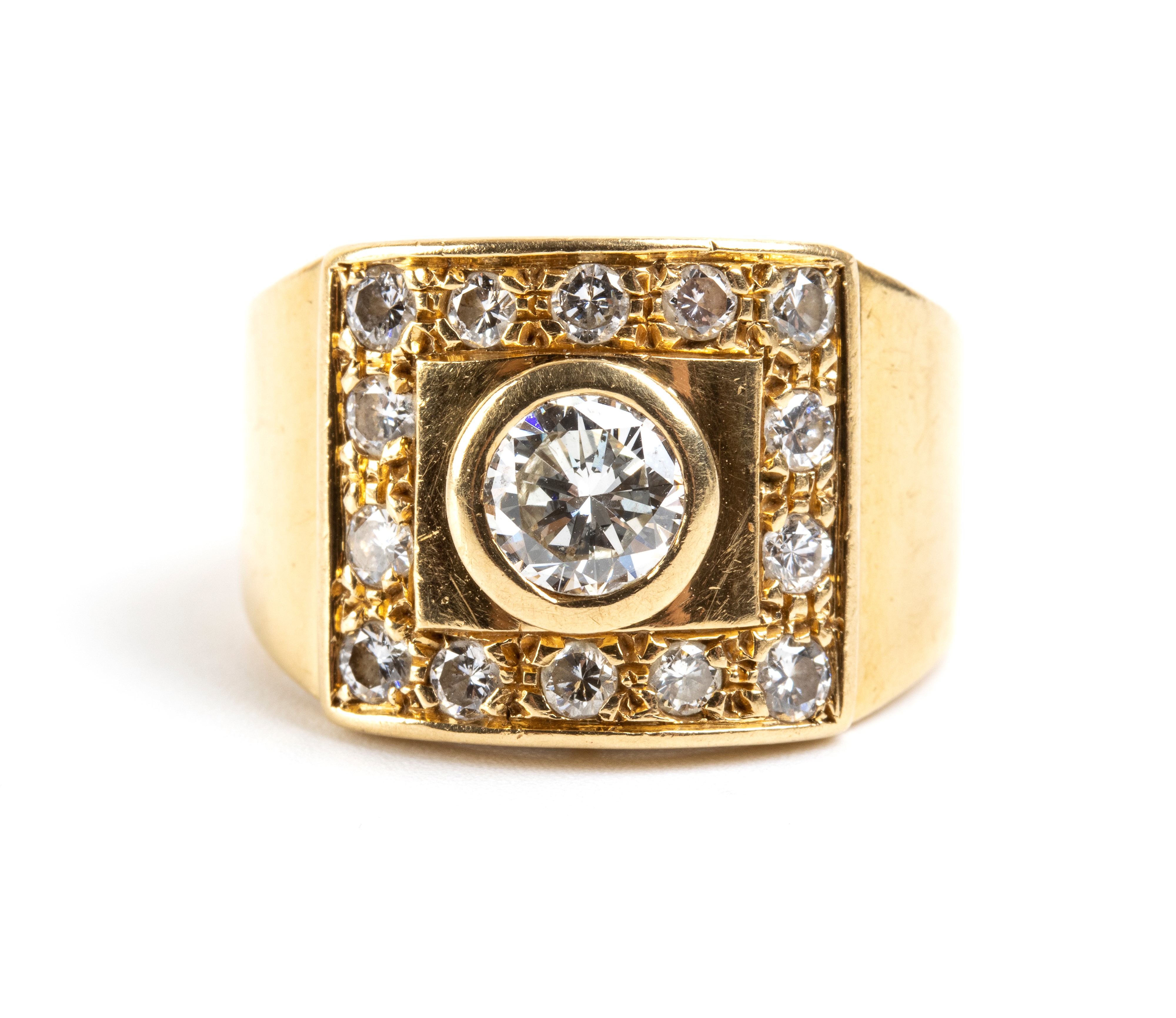 Anello a fascia in oro 18k con diamante centrale e diamanti laterali