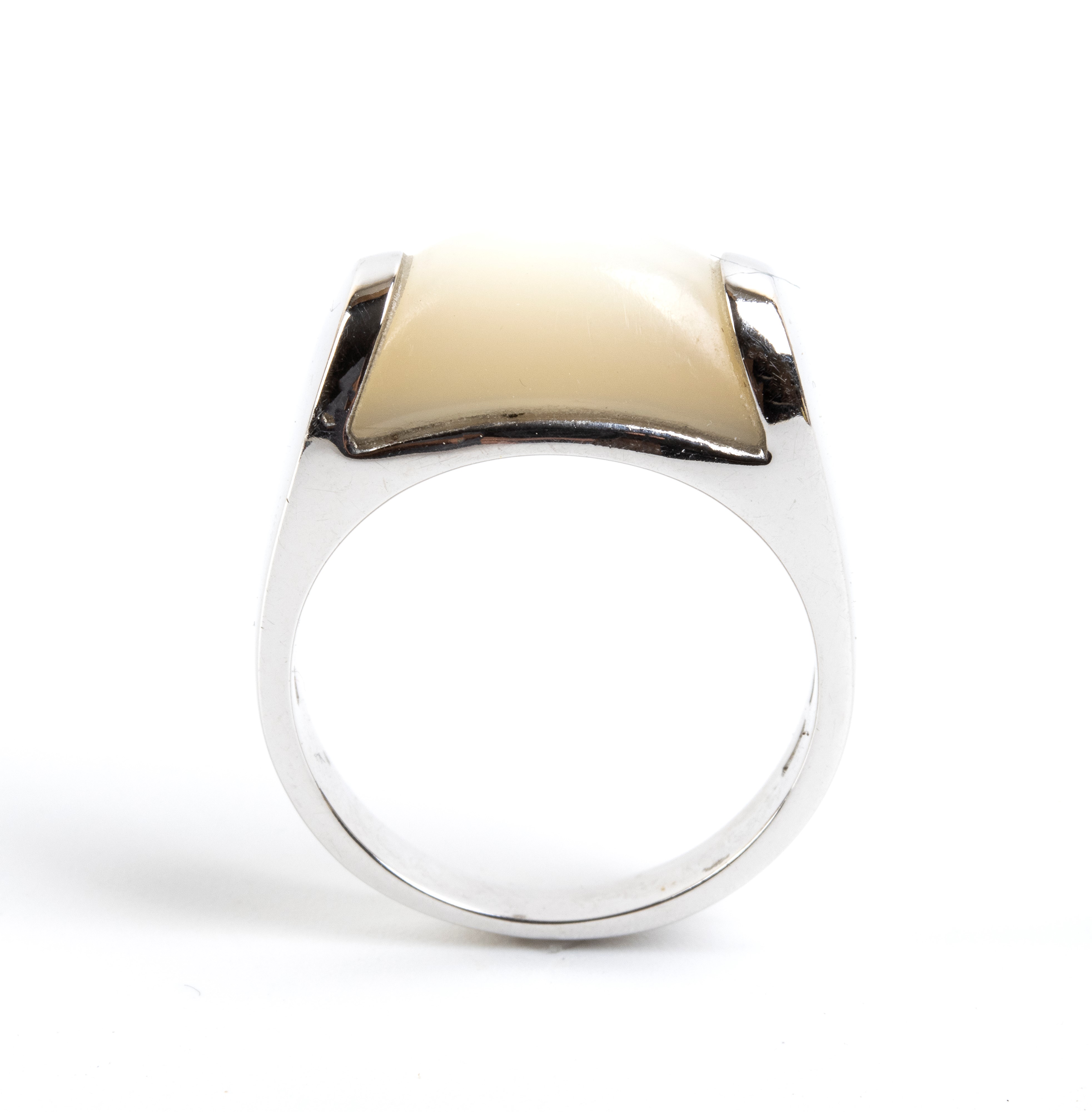Bulgari - Collezione “Tronchetto” — anello in oro bianco 18k con inserto