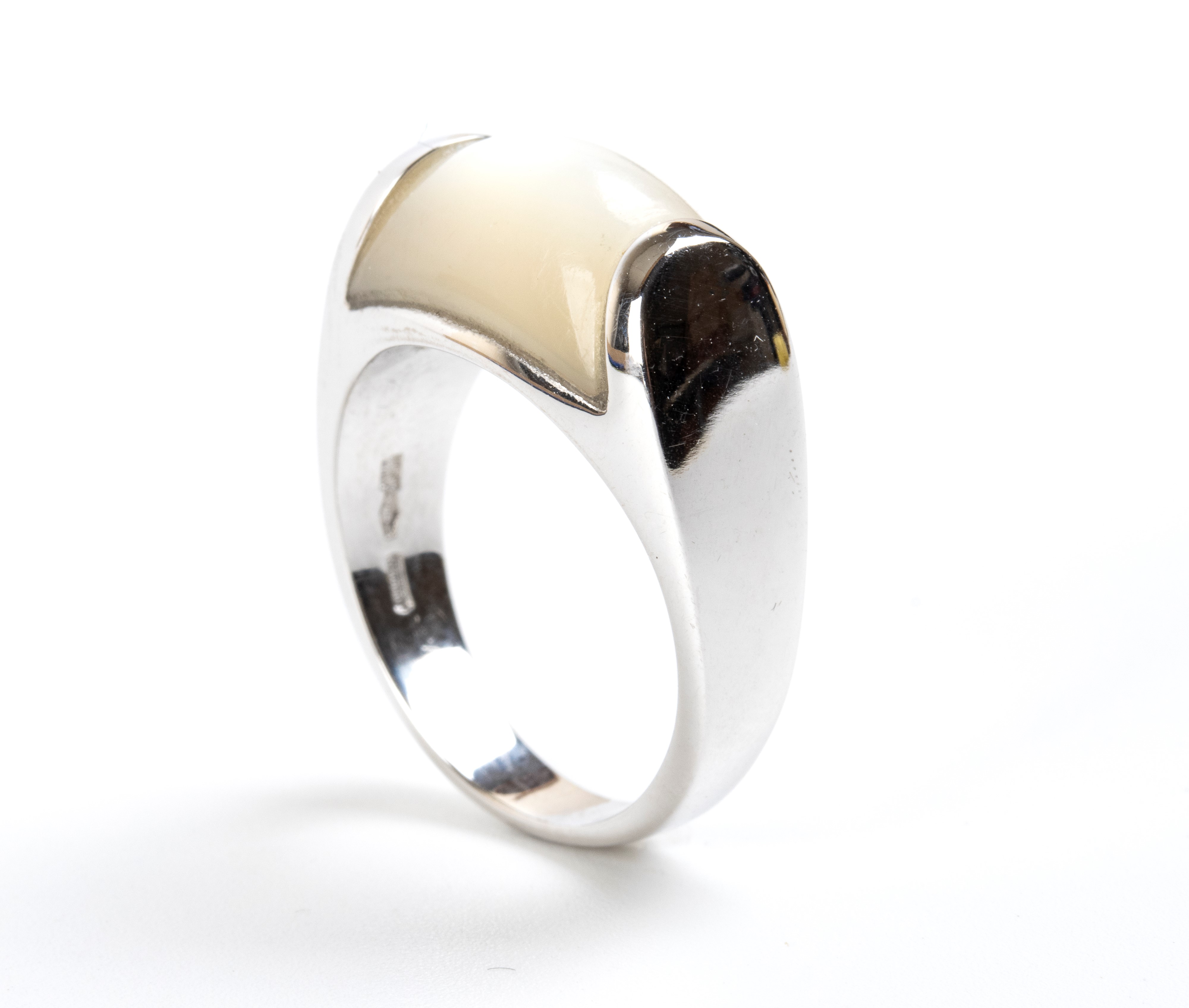 Bulgari - Collezione “Tronchetto” — anello in oro bianco 18k con inserto