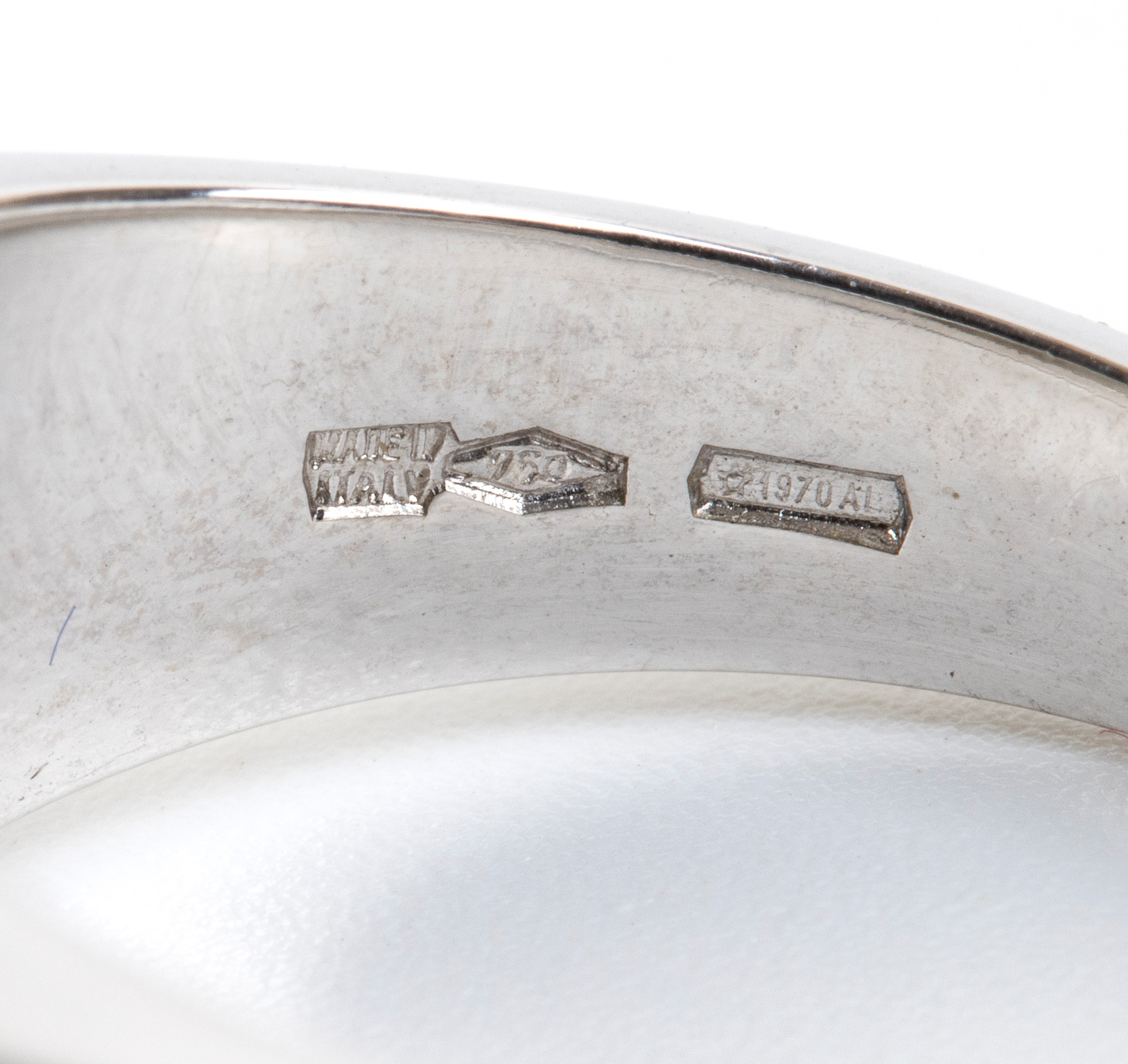 Bulgari - Collezione “Tronchetto” — anello in oro bianco 18k con inserto