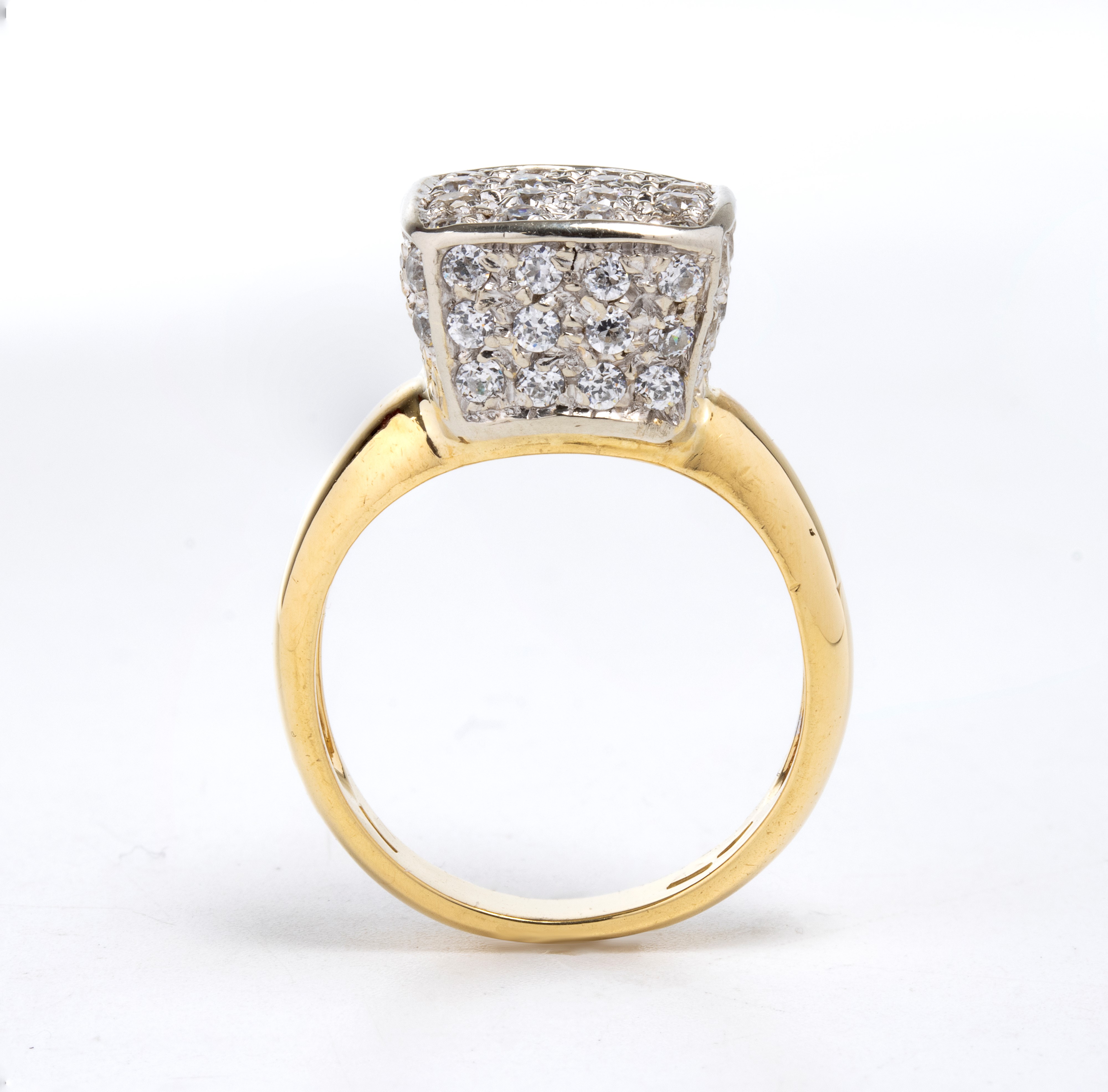Anello in oro bianco e oro giallo 18k con pavé di paste vitree