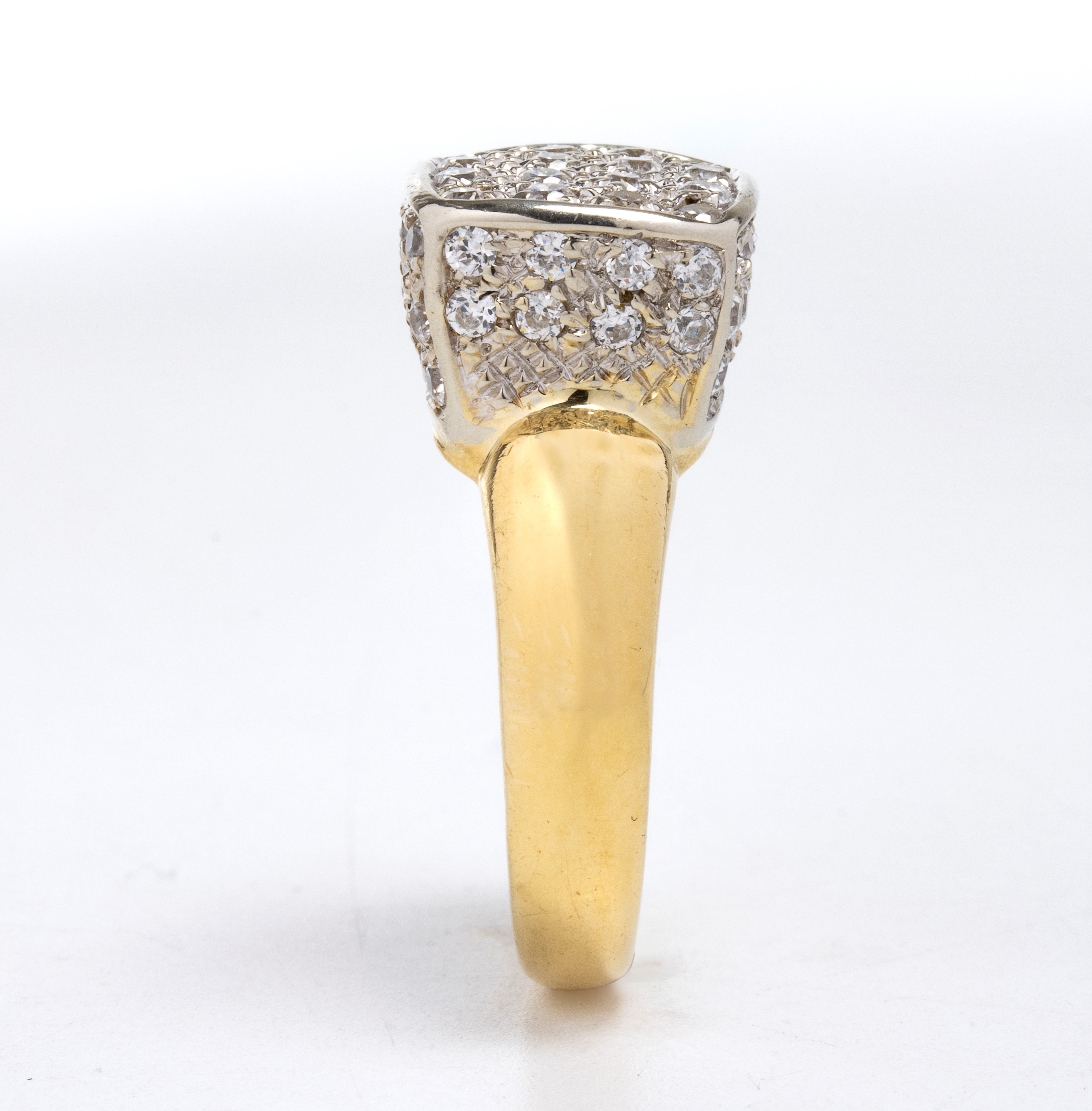 Anello in oro bianco e oro giallo 18k con pavé di paste vitree