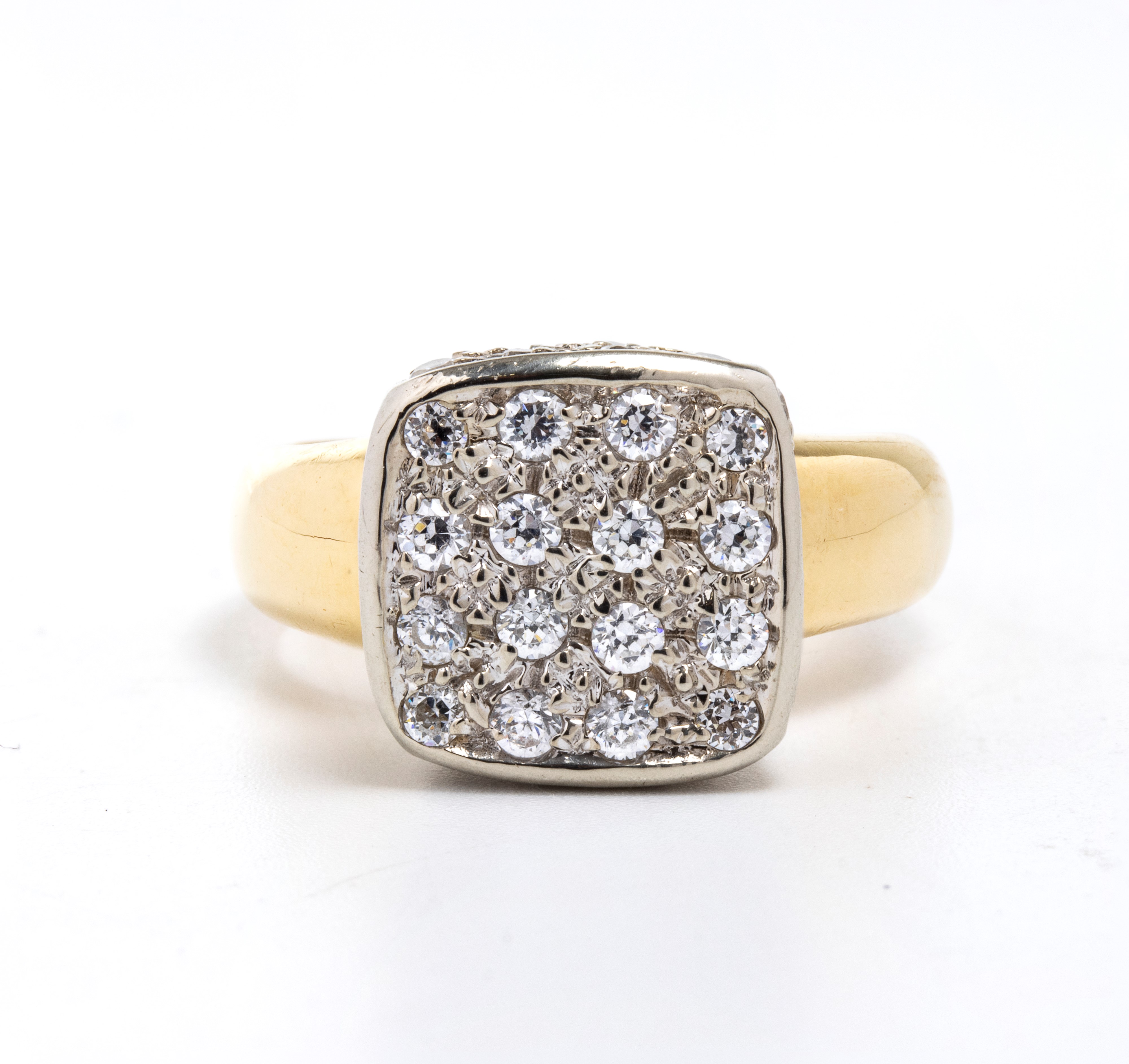 Anello in oro bianco e oro giallo 18k con pavé di paste vitree