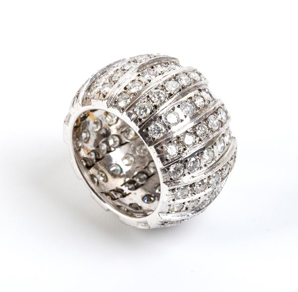 Anello in oro bianco e diamanti     
