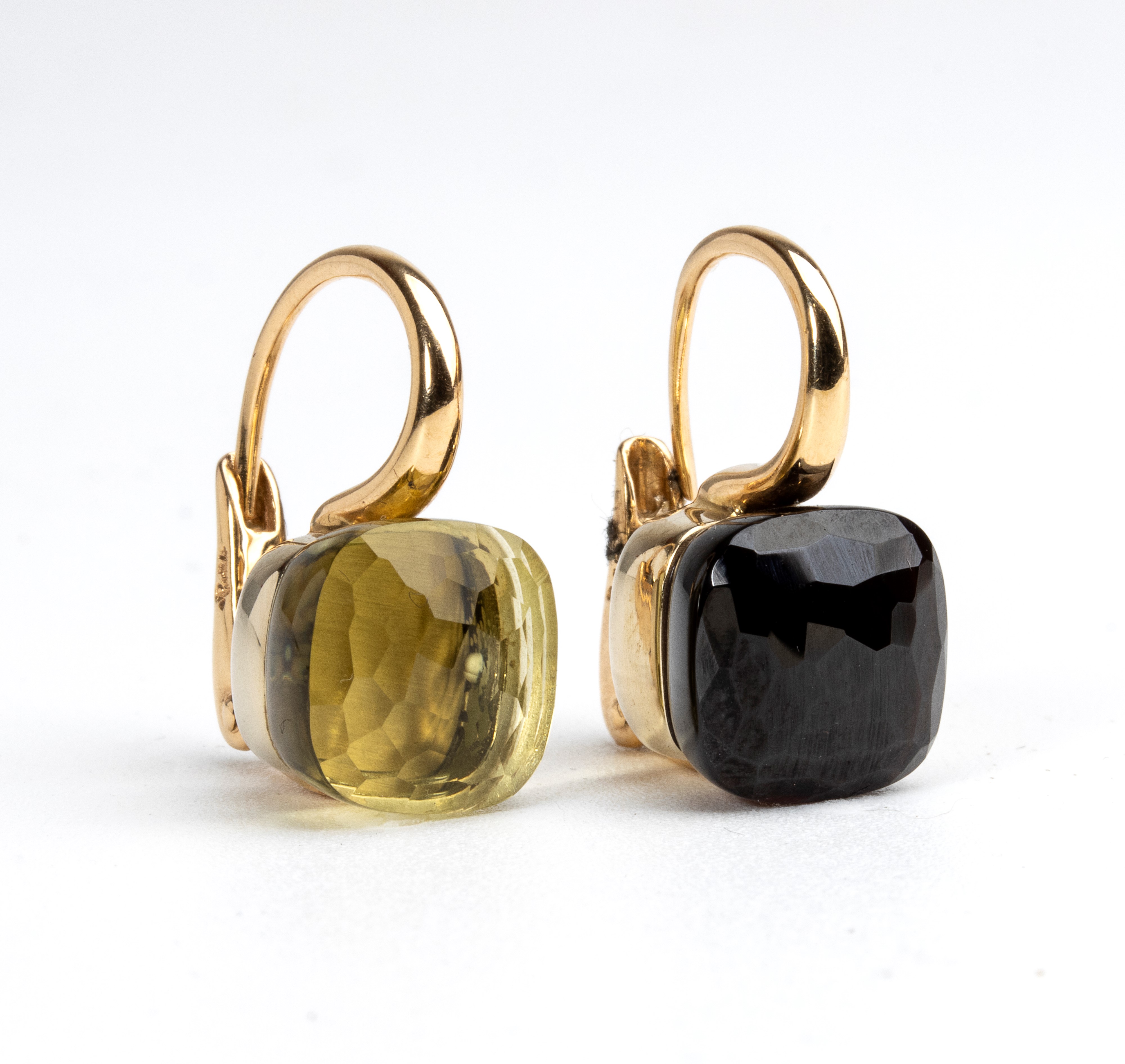 Pomellato - Paio di orecchini in oro giallo 18k con granato e quarzo