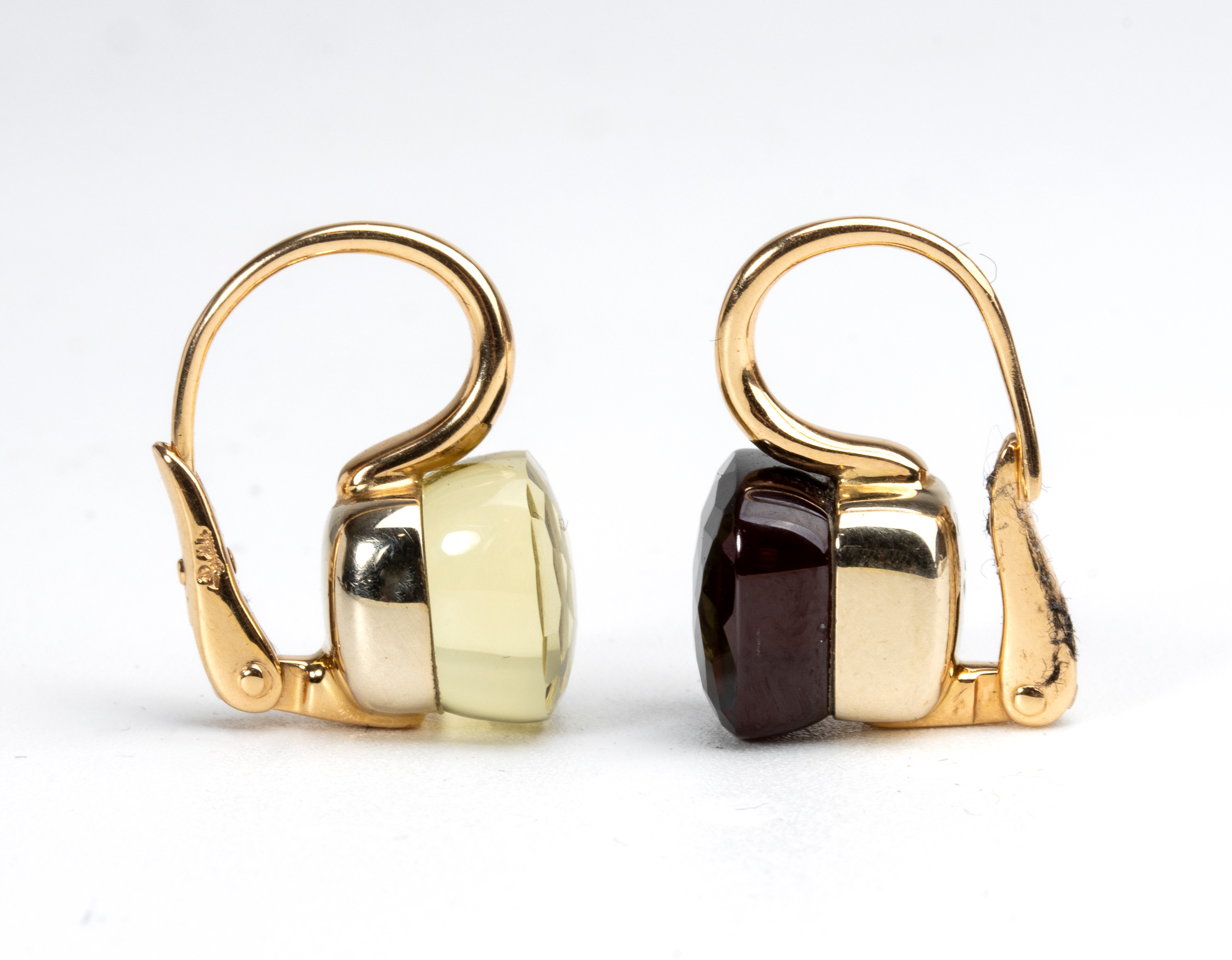 Pomellato - Paio di orecchini in oro giallo 18k con granato e quarzo