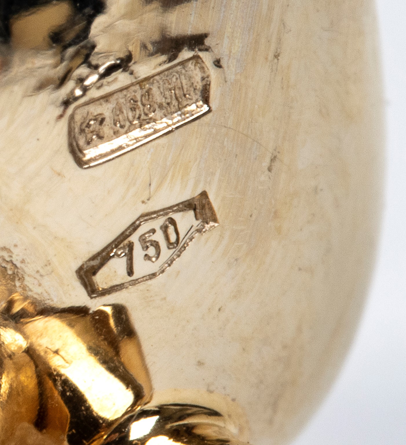 Pomellato - Paio di orecchini in oro giallo 18k con granato e quarzo