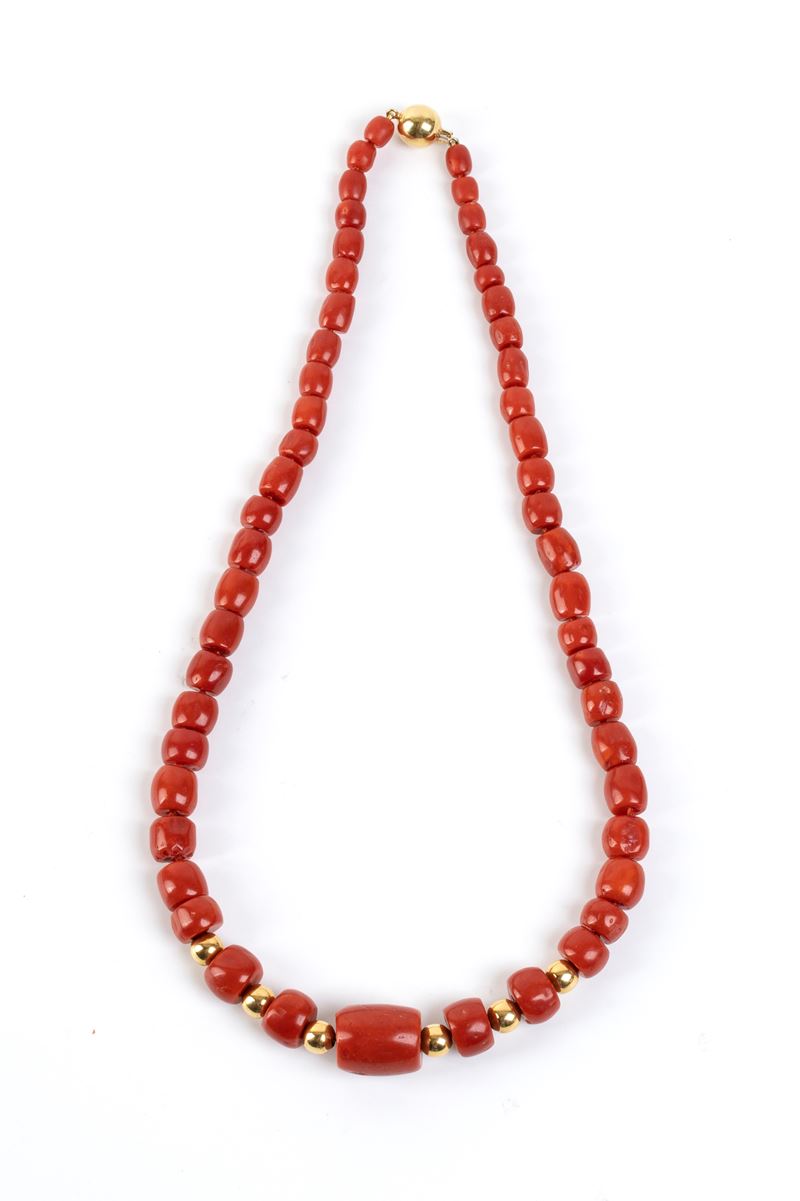 Collana in corallo Mediterraneo e oro giallo 18k