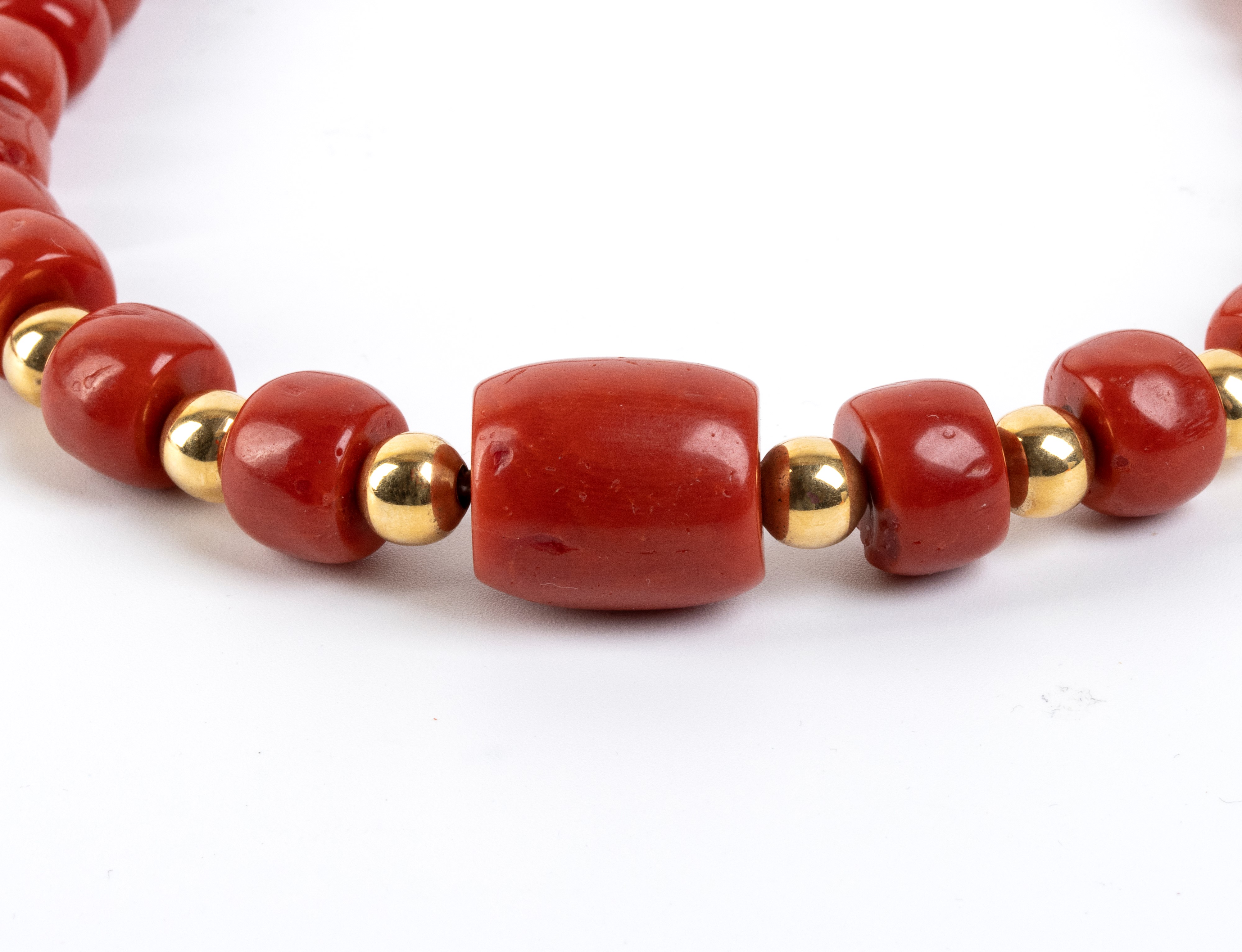 Collana in corallo Mediterraneo e oro giallo 18k