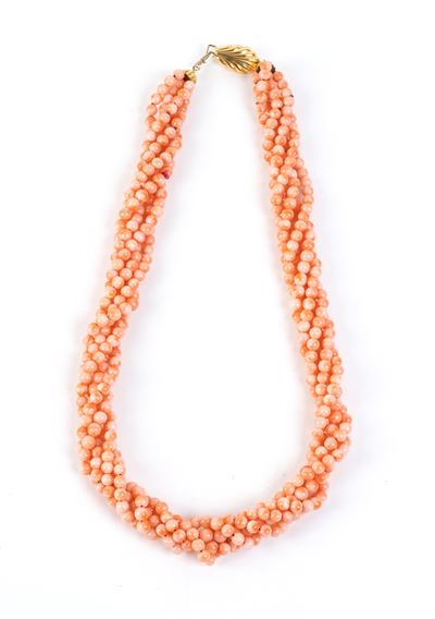 Collana in corallo e oro giallo 18k con fermaglio a forma di conchiglia