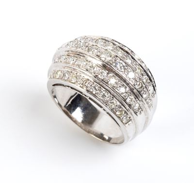 Anello in oro con diamanti, fascia con cinque file di diamanti taglio brillante