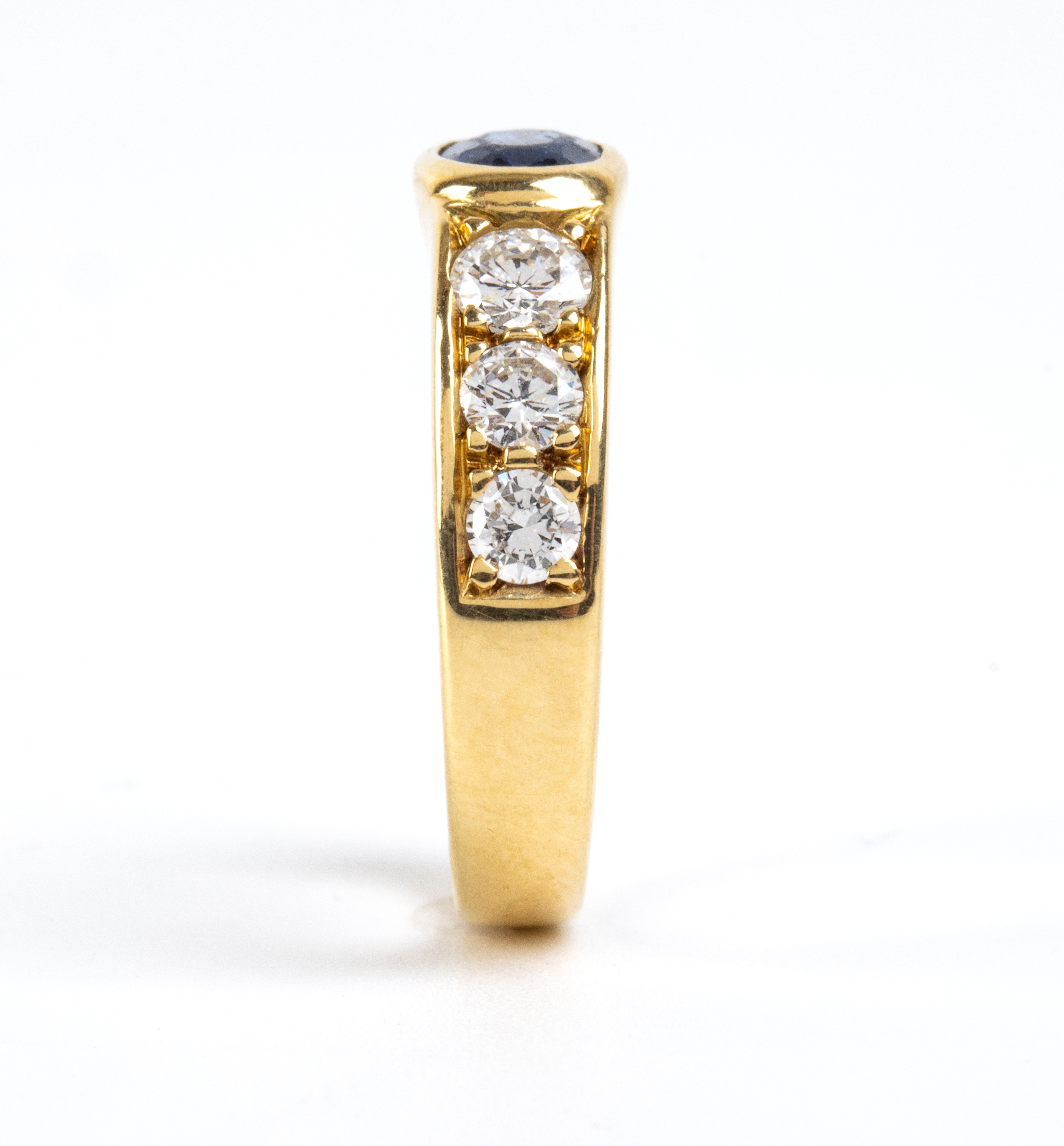 Anello in oro 18k con zaffiro e paste vitree incolori