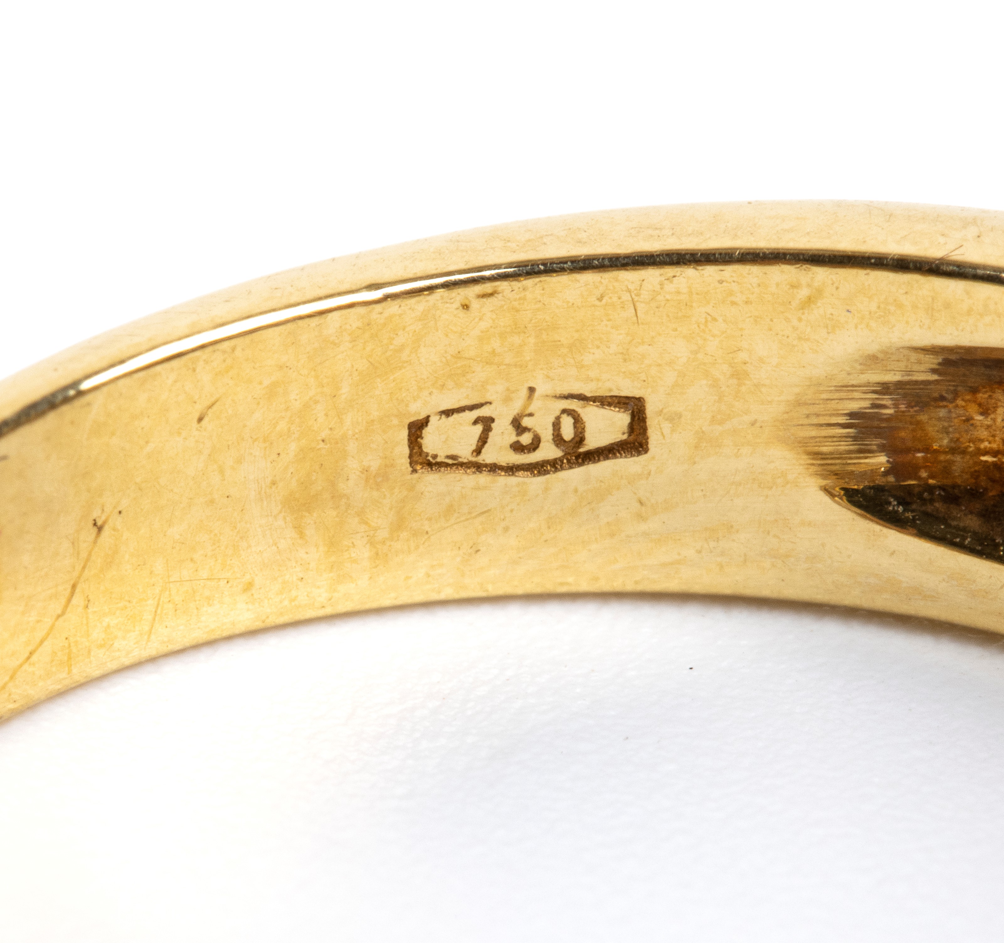 Anello in oro 18k con zaffiro e paste vitree incolori