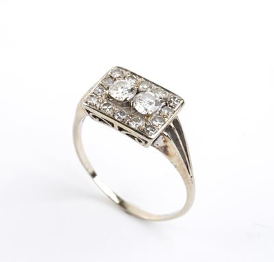 Anni '20, Anello Déco in oro bianco con diamanti