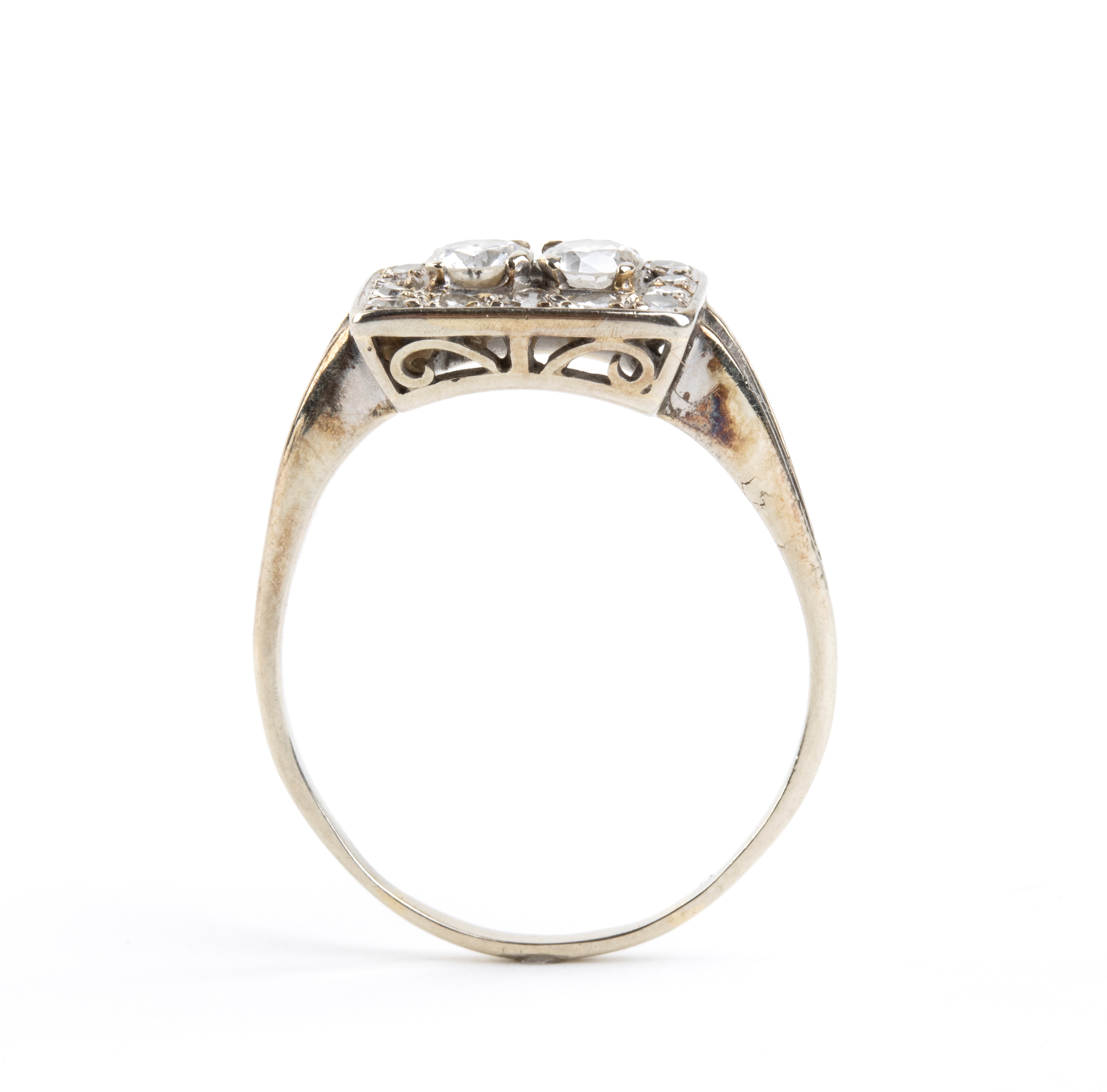 Anni '20, Anello Déco in oro bianco con diamanti
