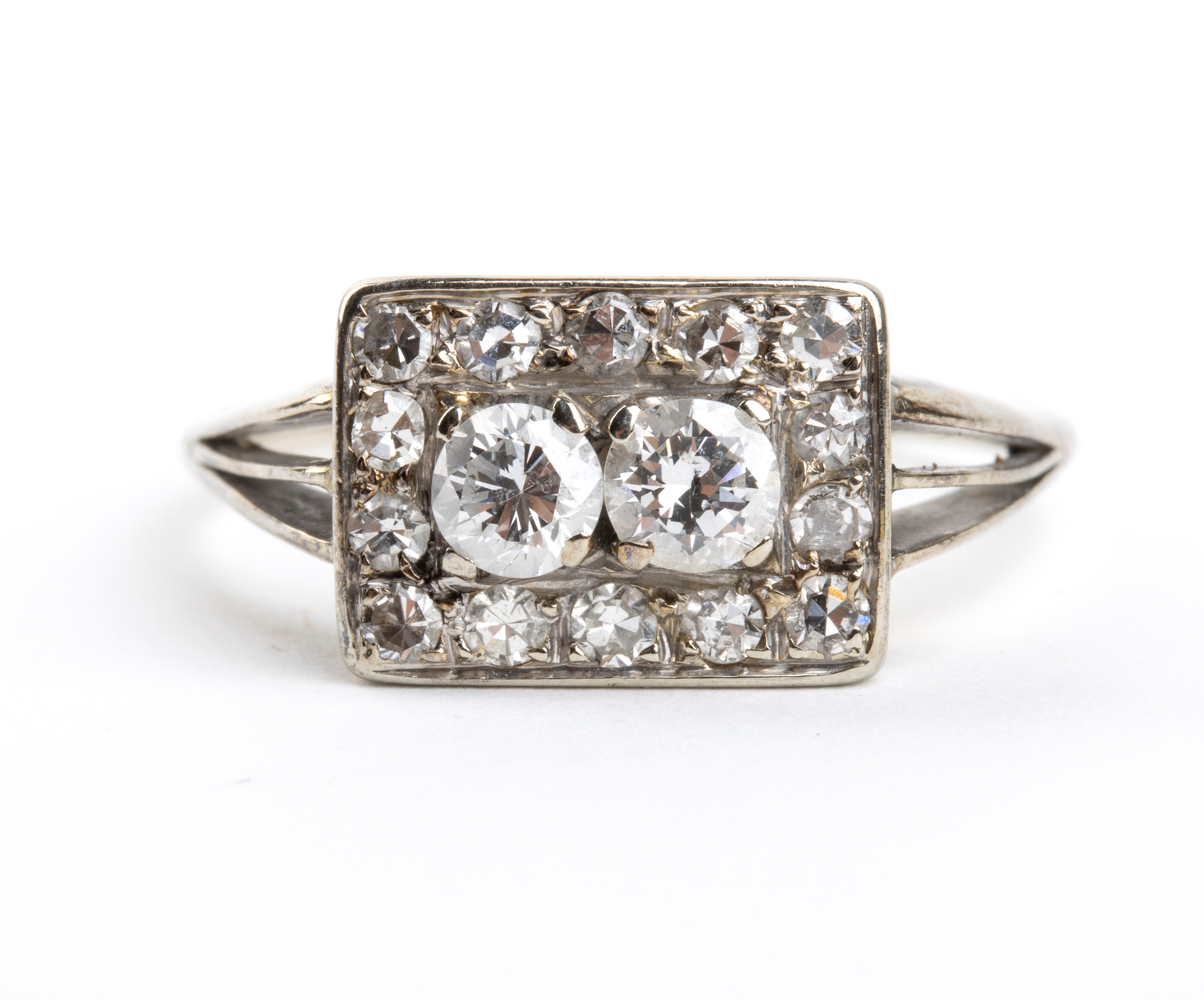 Anni '20, Anello Déco in oro bianco con diamanti