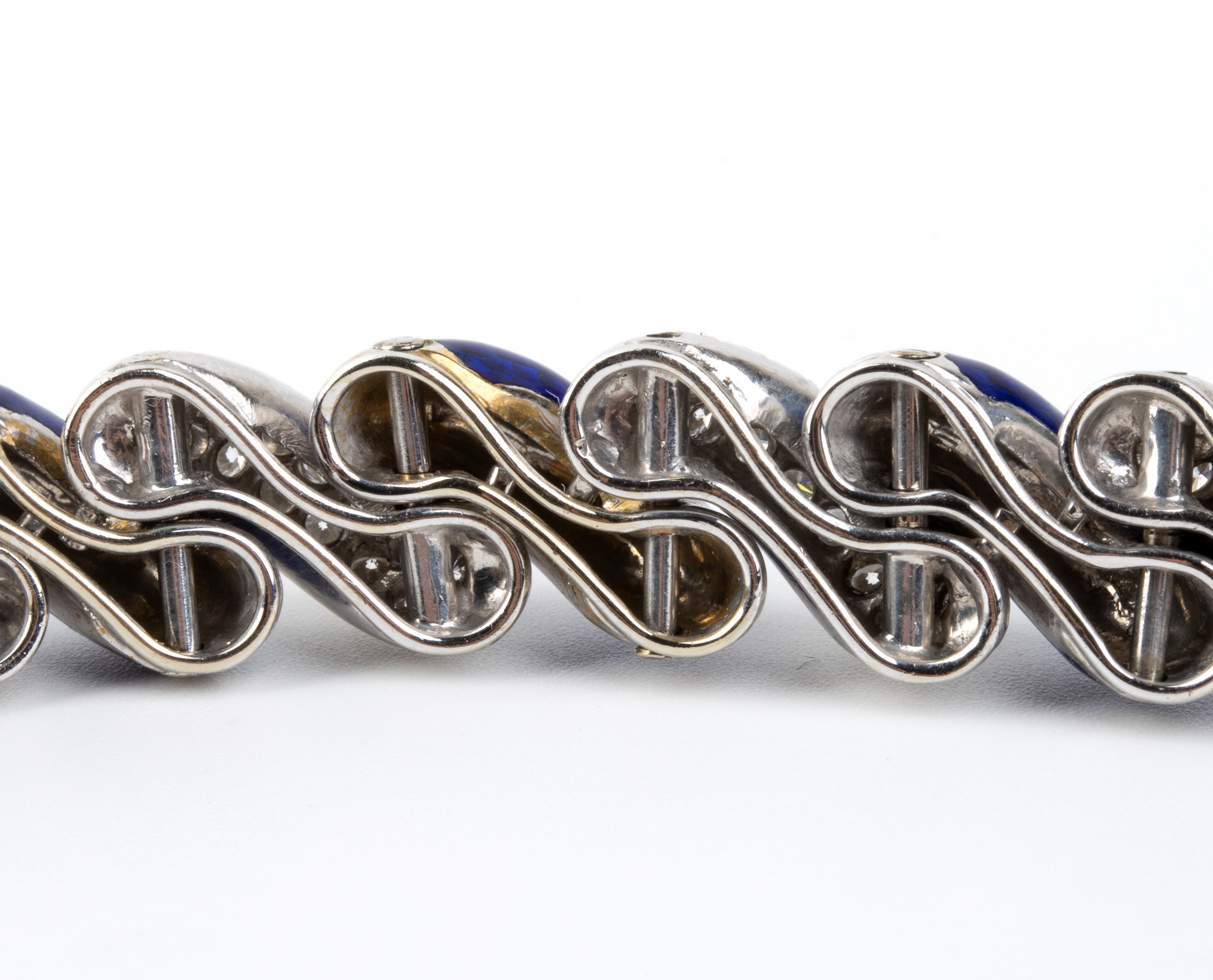 Bracciale e spilla, oro 18k con smalto blu e diamanti