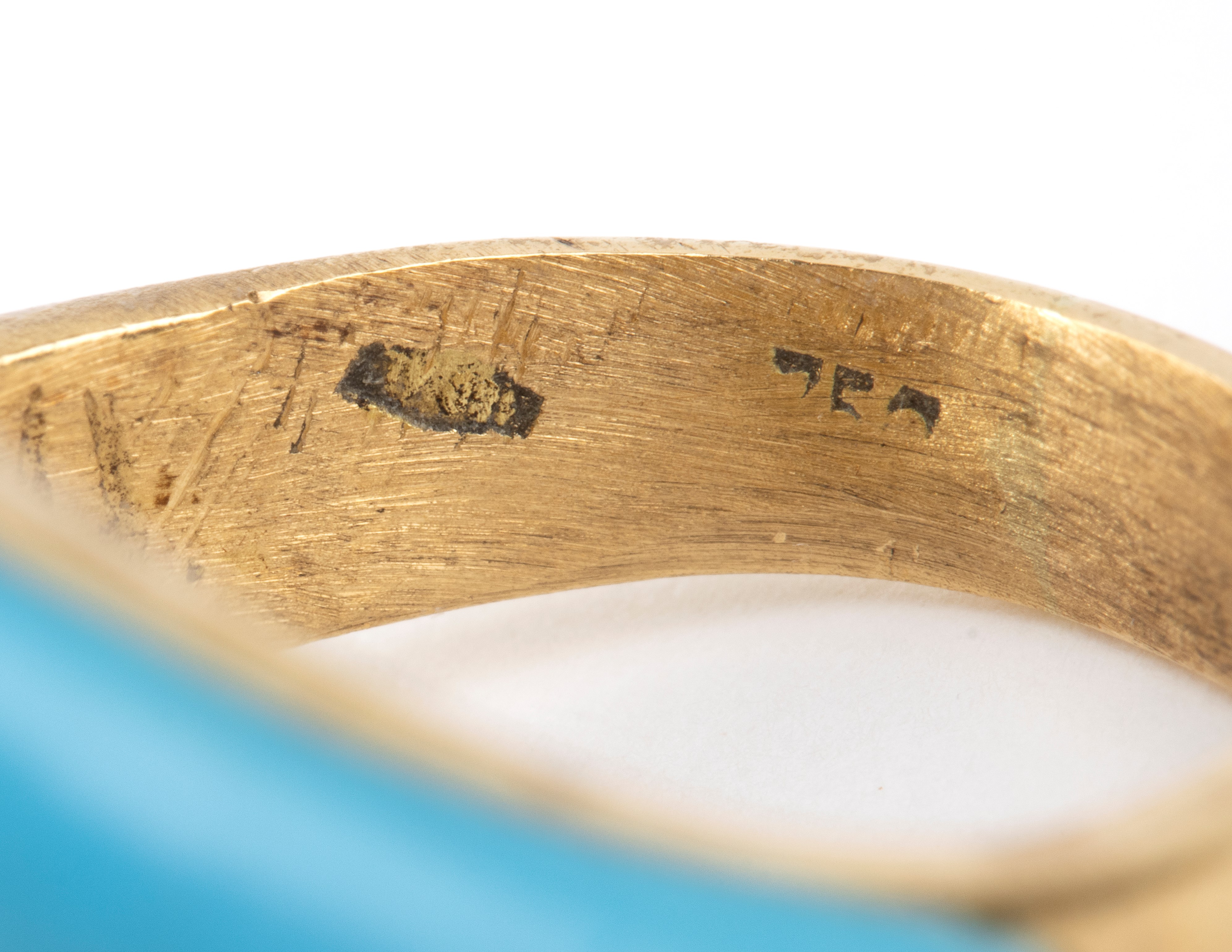 Demi-parure, anello e orecchini in oro 18k con smalto e diamanti