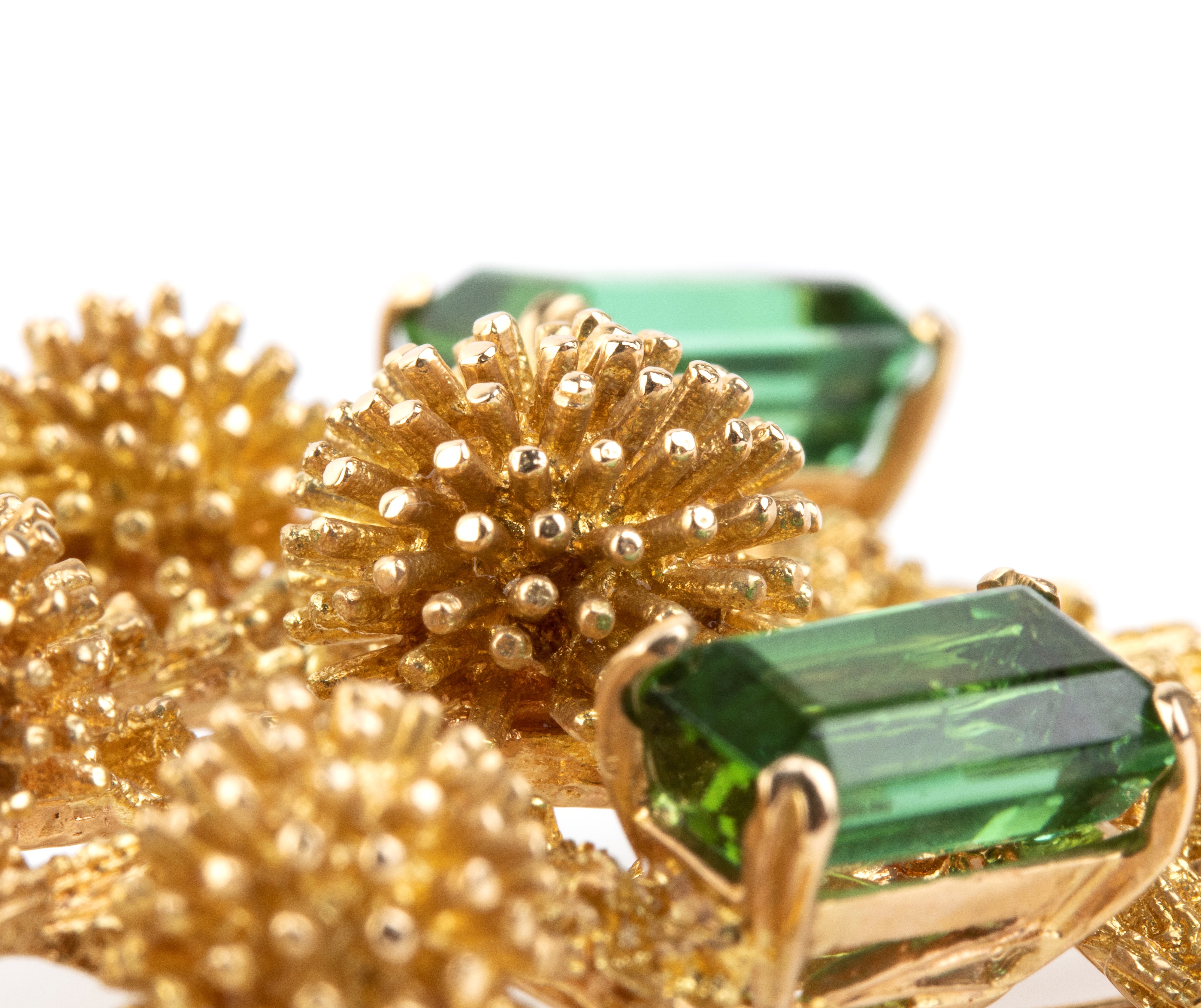Spilla in oro giallo 18k con tormaline verdi, motivo fantasia