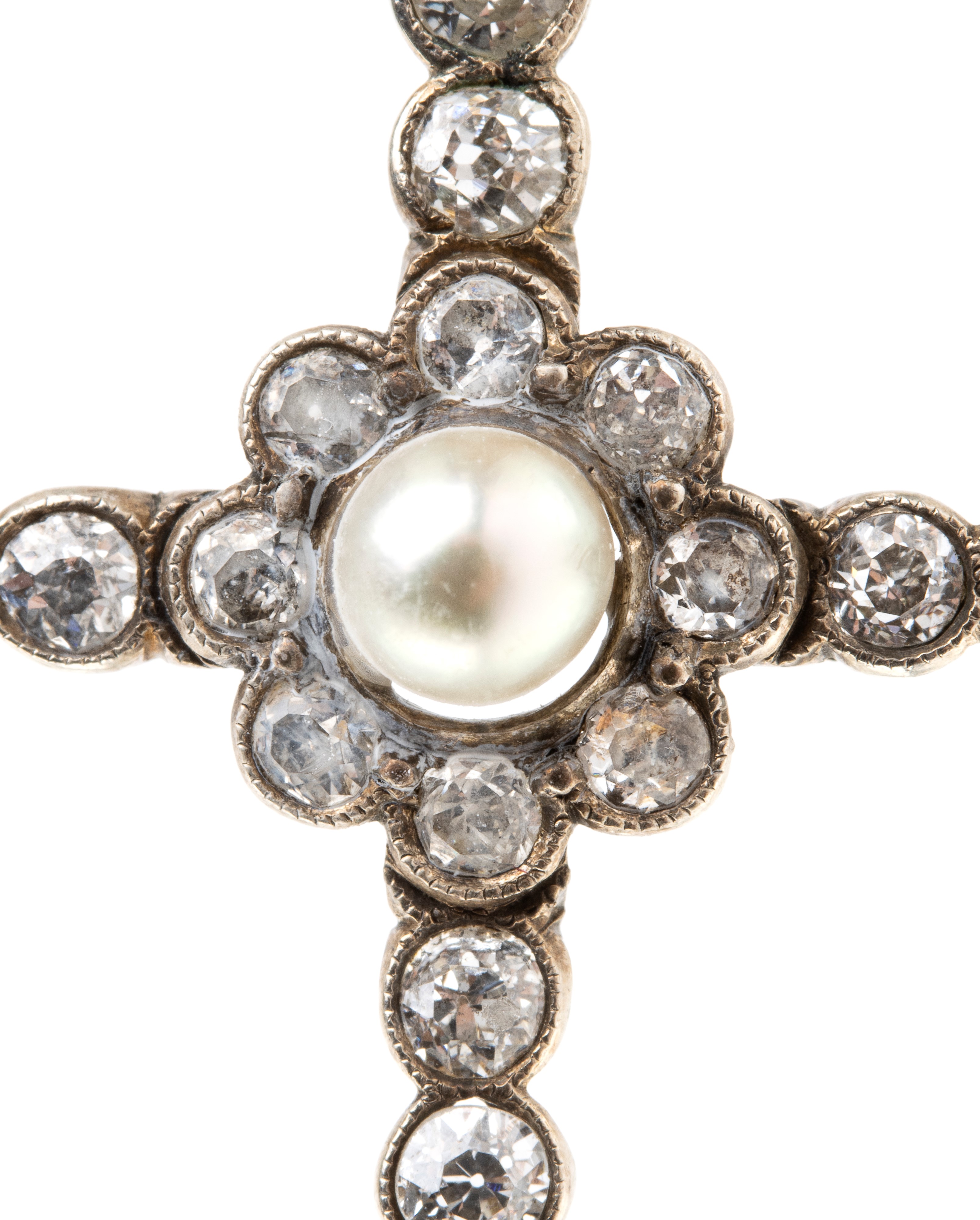 Oro giallo e bianco, Pendente a forma di croce con diamanti old mine e perla coltivata