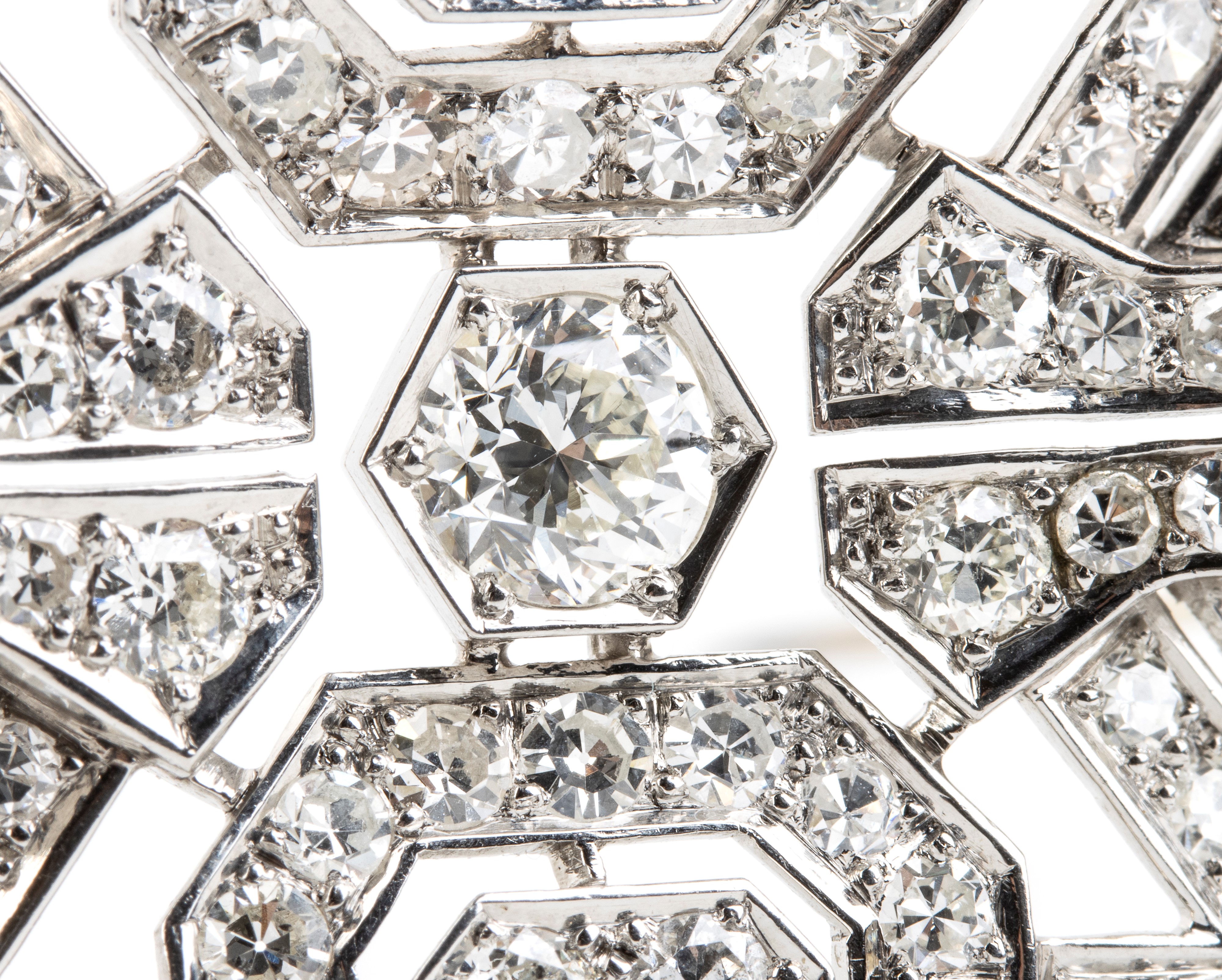 Spilla in stile Art Déco, platino e diamanti, anni ’50