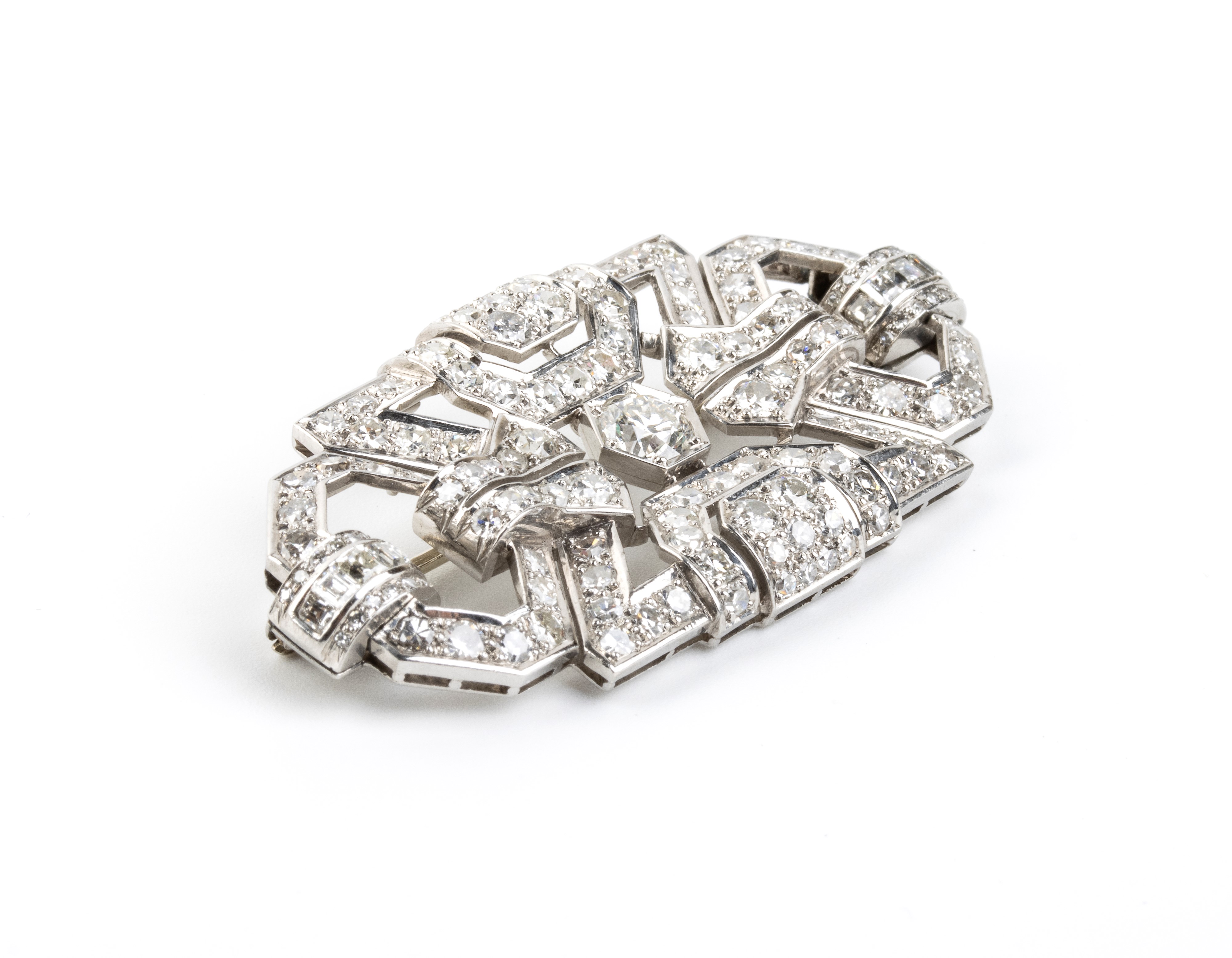 Spilla in stile Art Déco, platino e diamanti, anni ’50