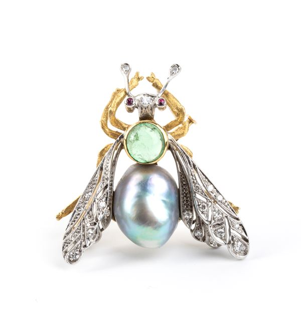 Spilla insetto in oro con tormalina, perla, diamanti e rubini     