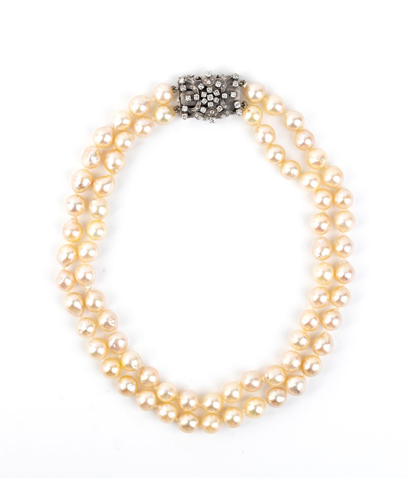 Collana di perle coltivate, chiusura in oro bianco 18k, diamanti
