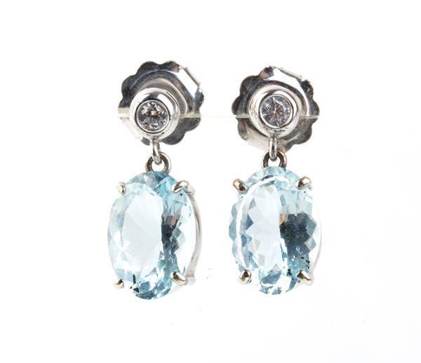 Orecchini in oro con acquamarina e paste vitree