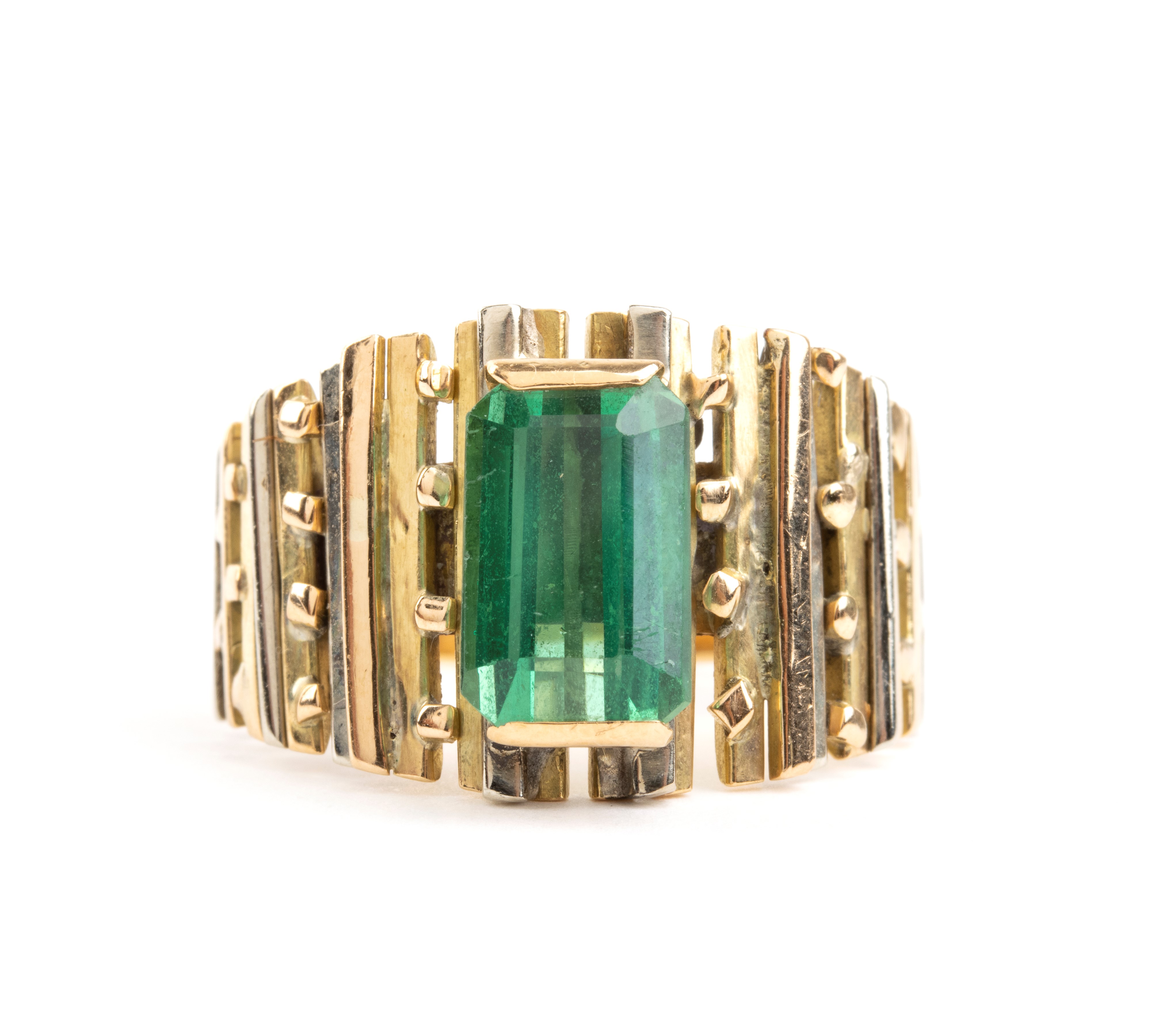 Anello a fascia in oro giallo con tormalina verde, anni ’70