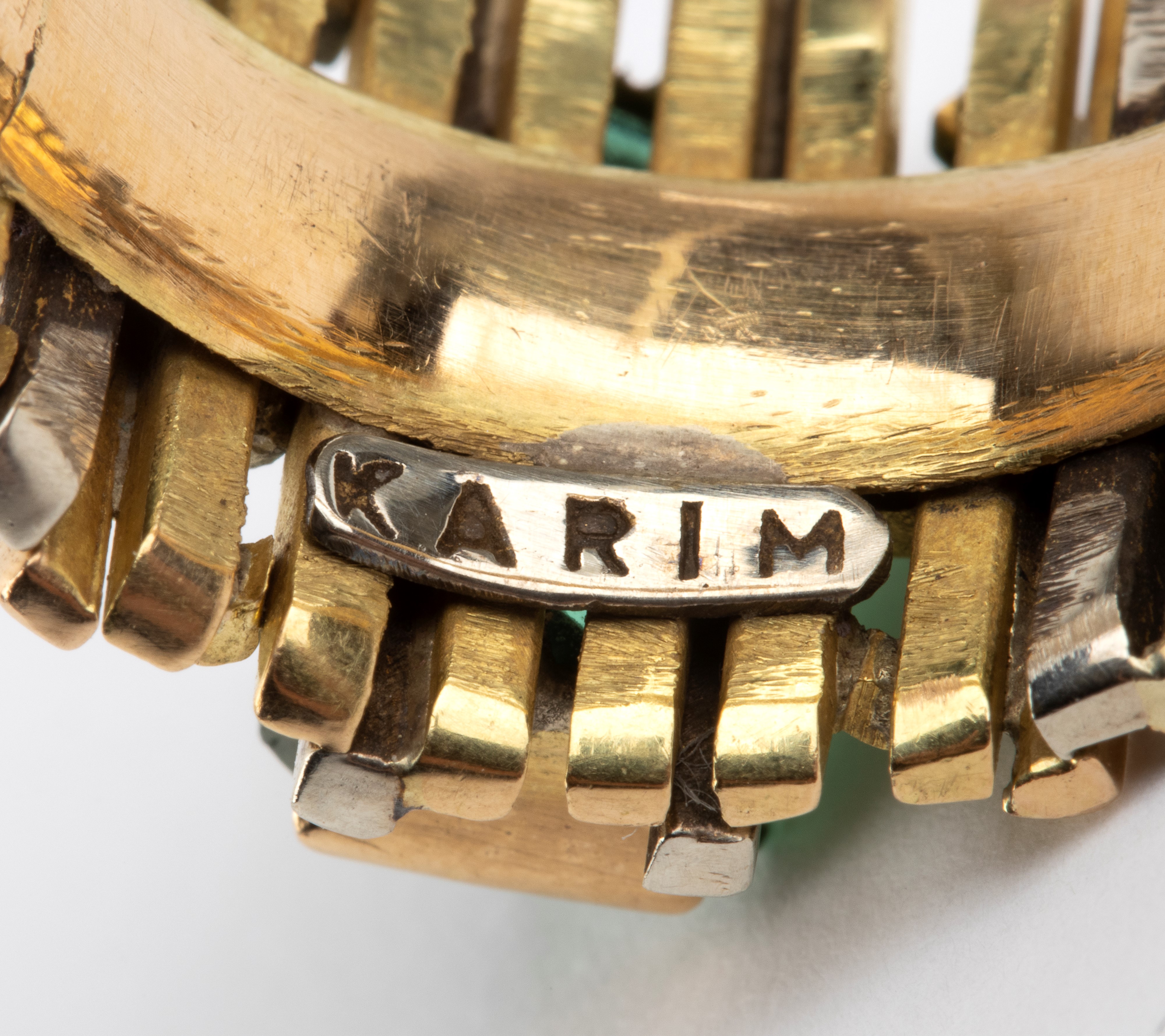 Anello a fascia in oro giallo con tormalina verde, anni ’70