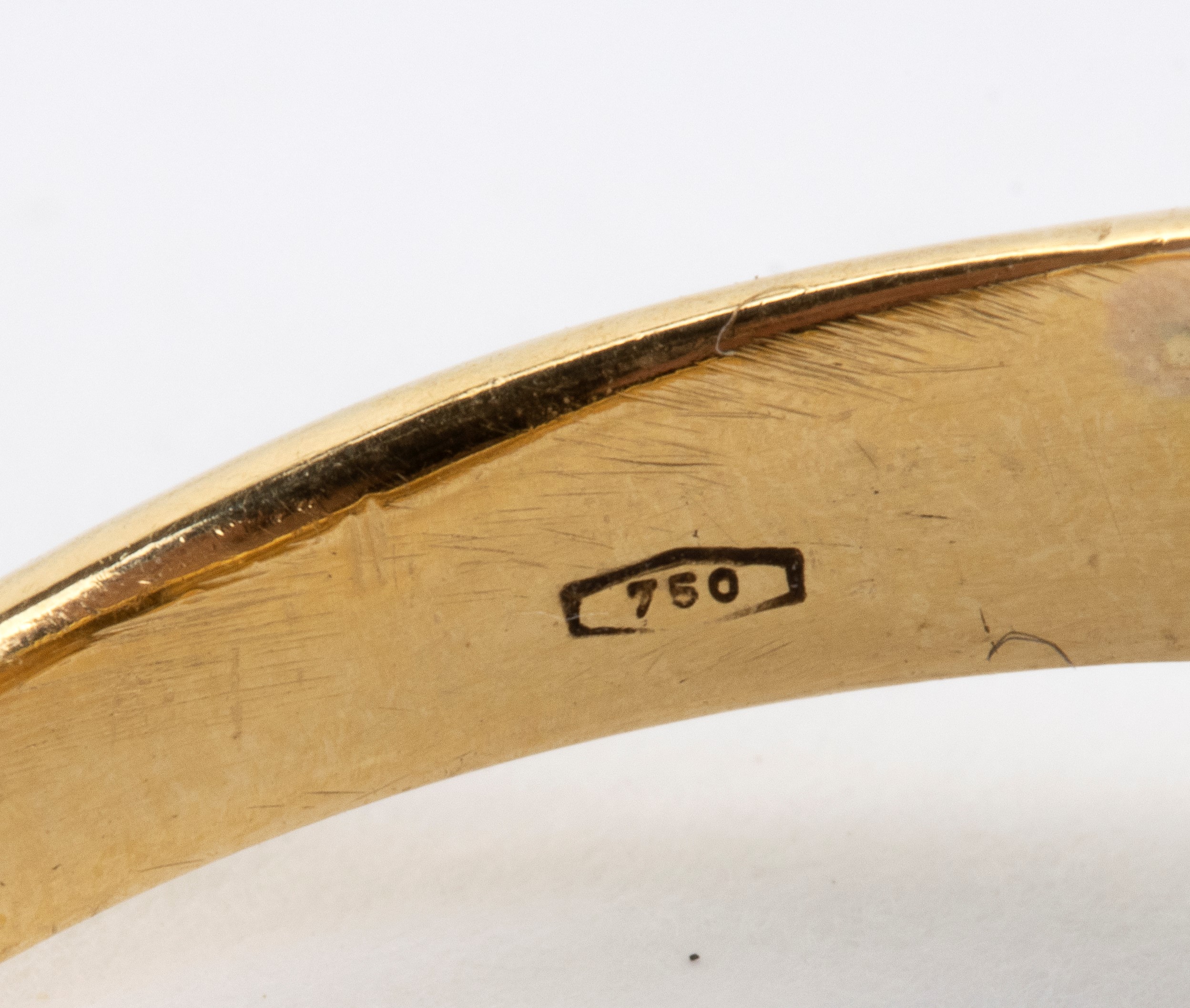 Oro 18k, Demi-parure anello e orecchini con corallo rosa e diamanti