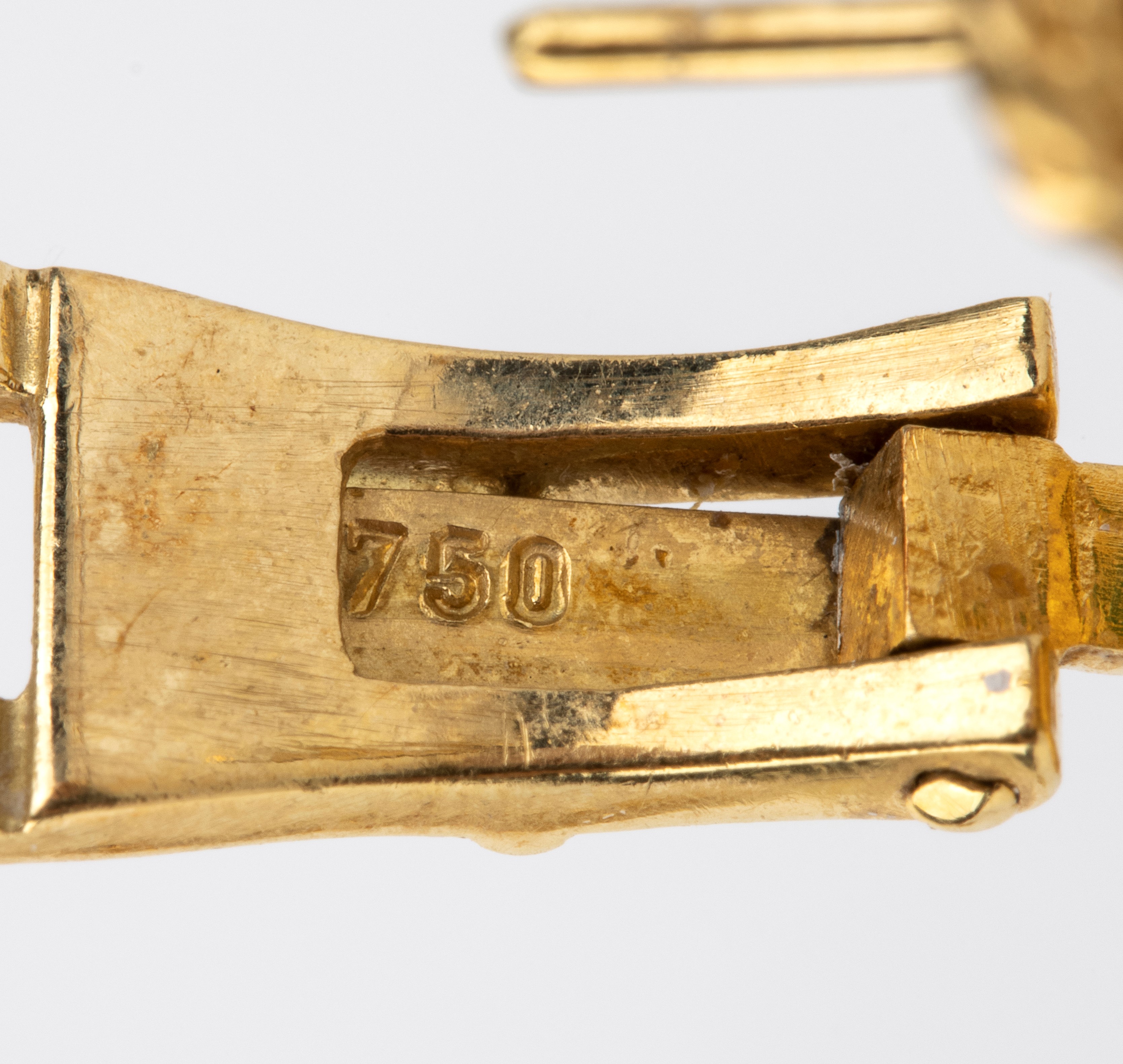 Girocollo e orecchini in oro 18k con diamanti, zaffiri, rubini e smeraldi