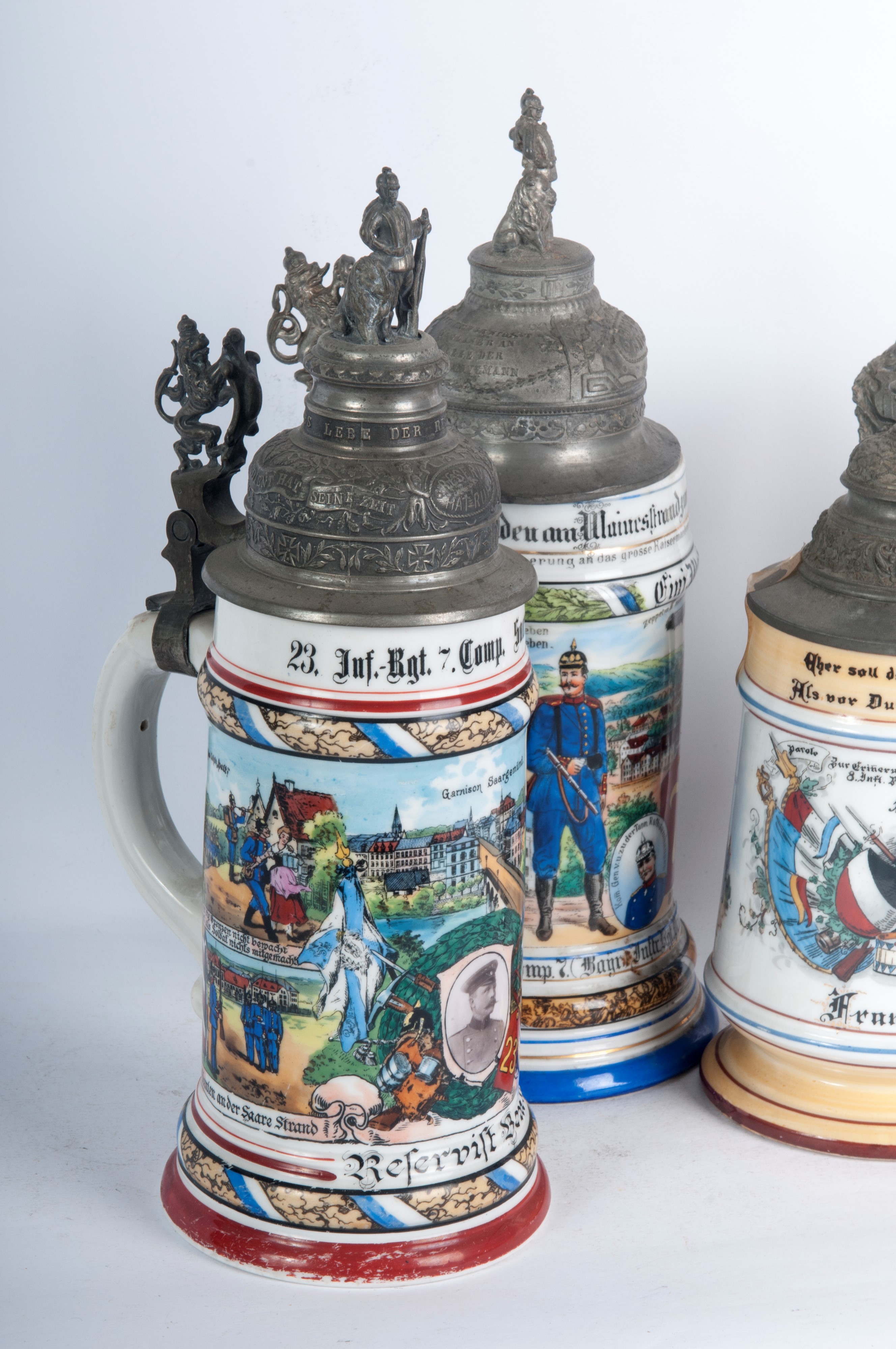 Boccale del riservista, lotto di quattro in ceramica policroma con coperchio in peltro
