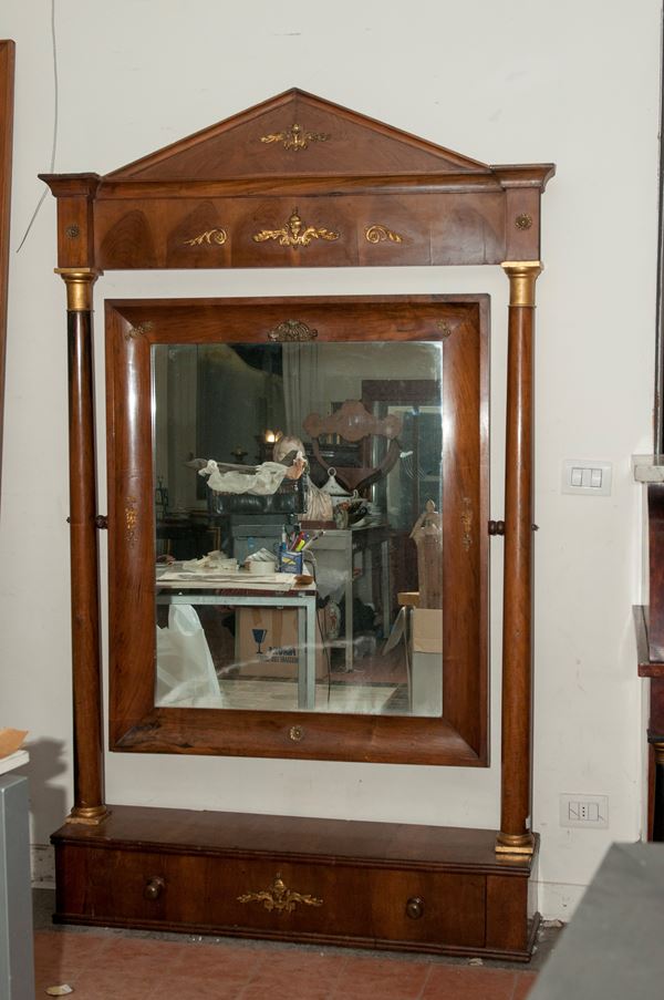 Psiche in legno di noce di forma rettangolare